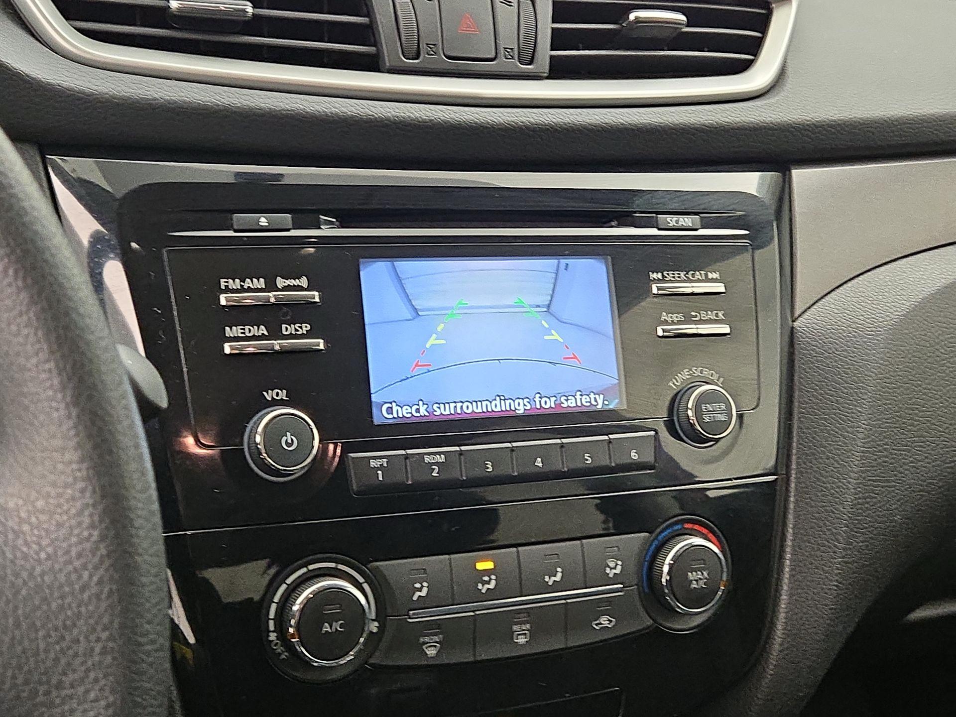 Thumbnail: 2016 Nissan Rogue - 14