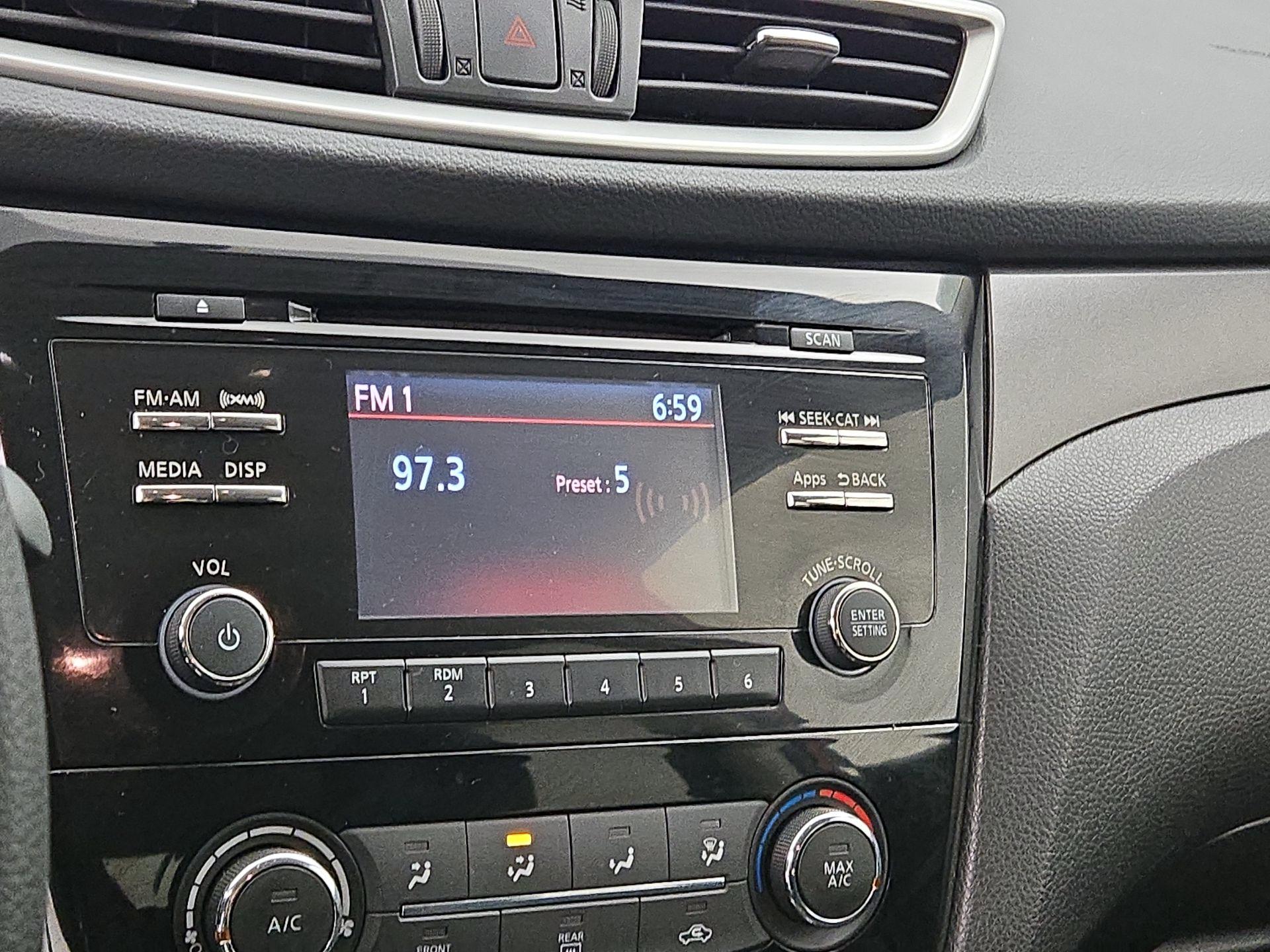 Thumbnail: 2016 Nissan Rogue - 15