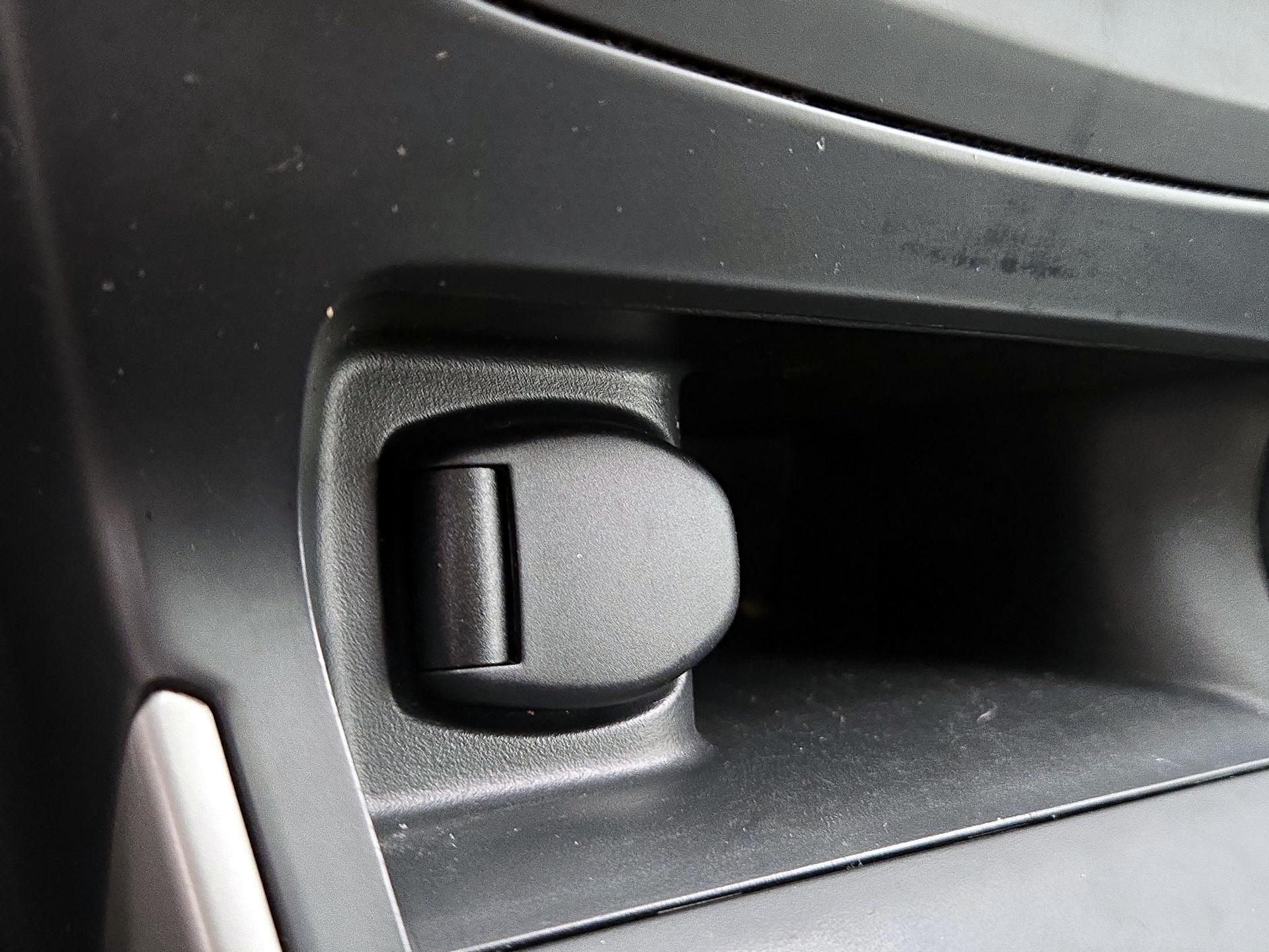 Thumbnail: 2019 Nissan Sentra - 17