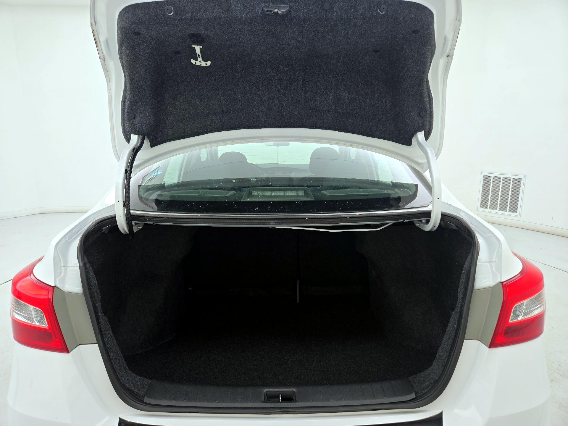 Thumbnail: 2019 Nissan Sentra - 19