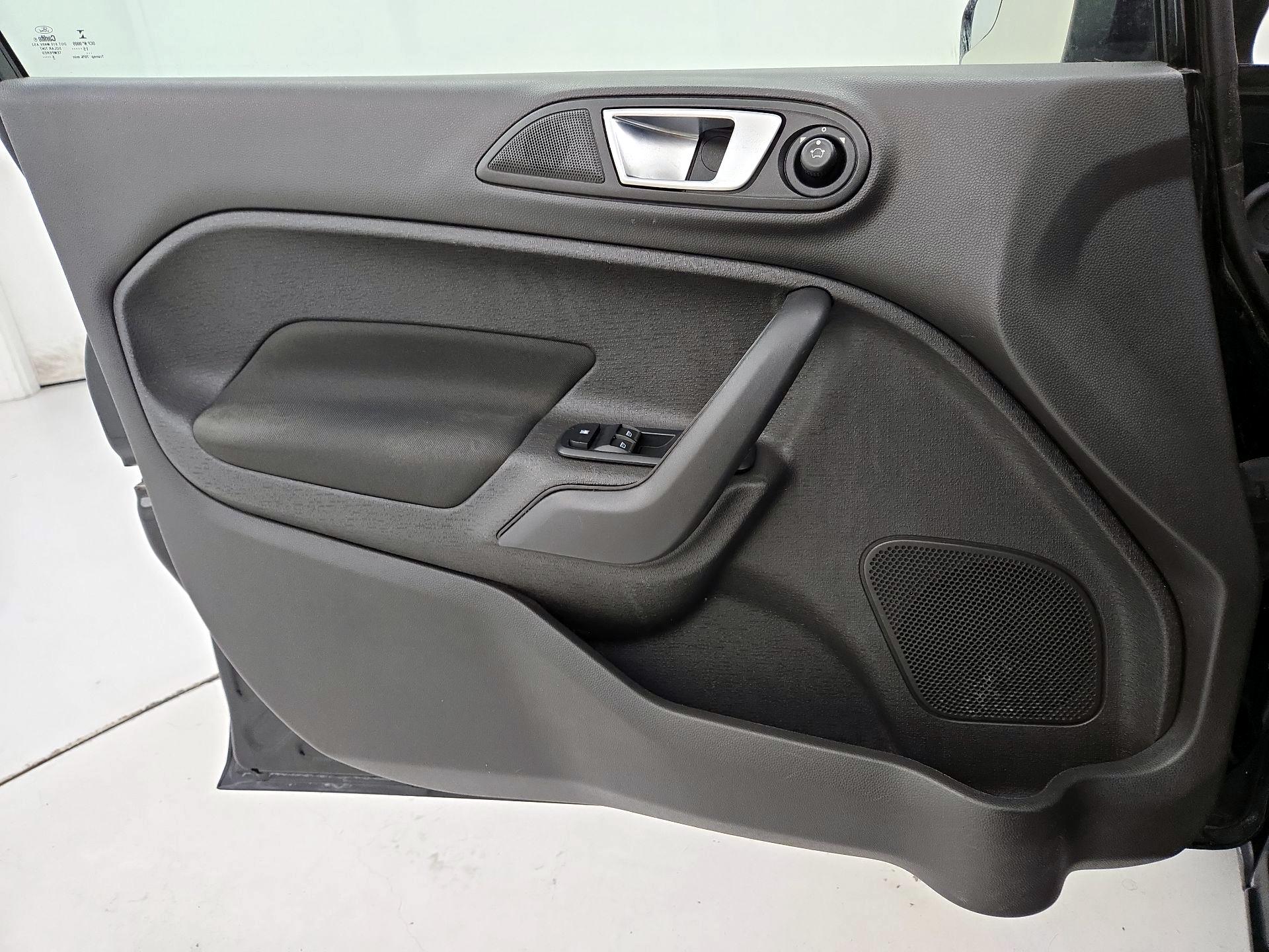 Thumbnail: 2016 Ford Fiesta - 12