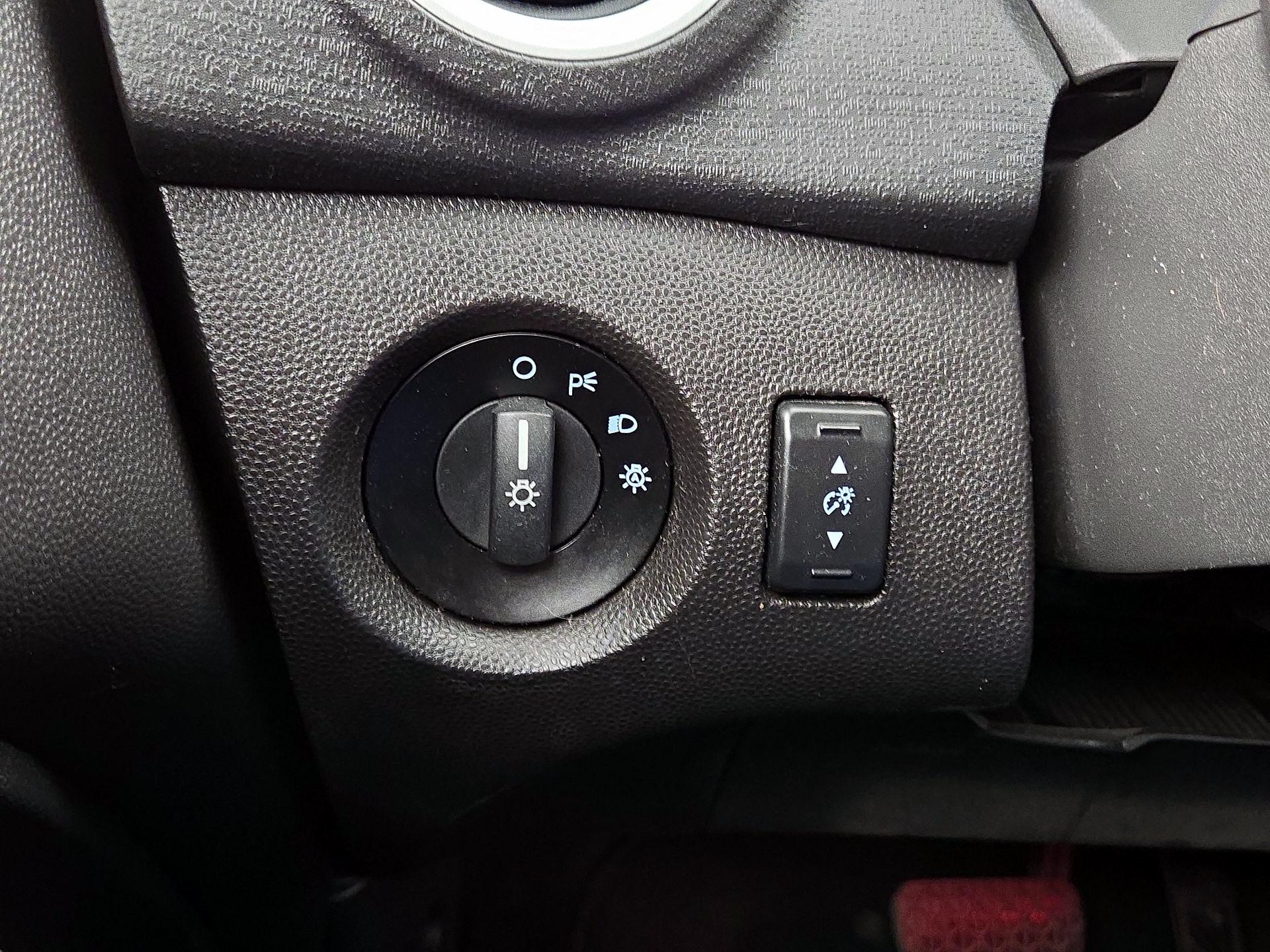 Thumbnail: 2016 Ford Fiesta - 13