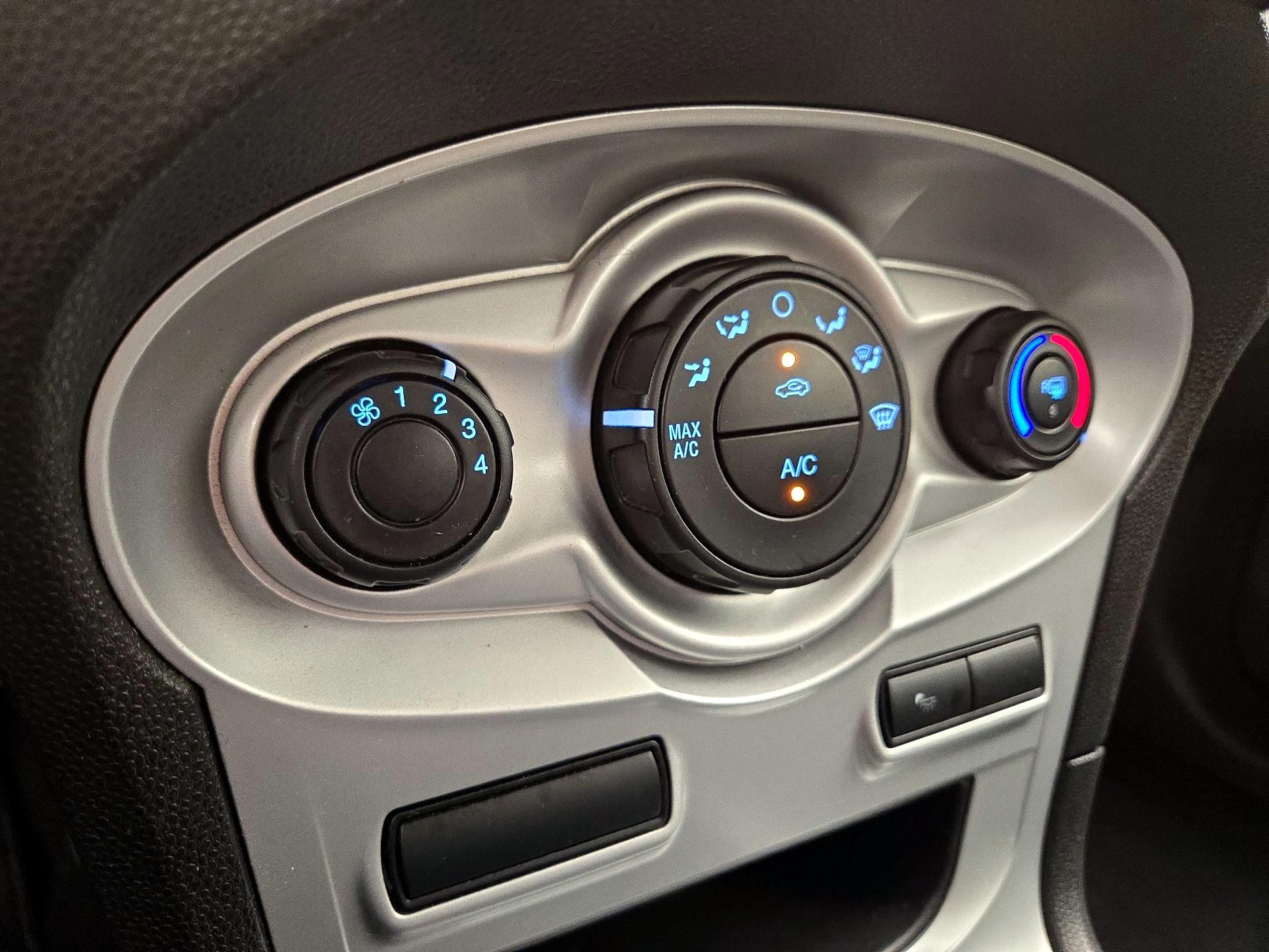 Thumbnail: 2016 Ford Fiesta - 15