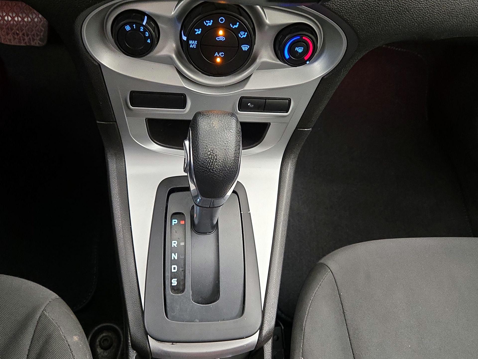 Thumbnail: 2016 Ford Fiesta - 16