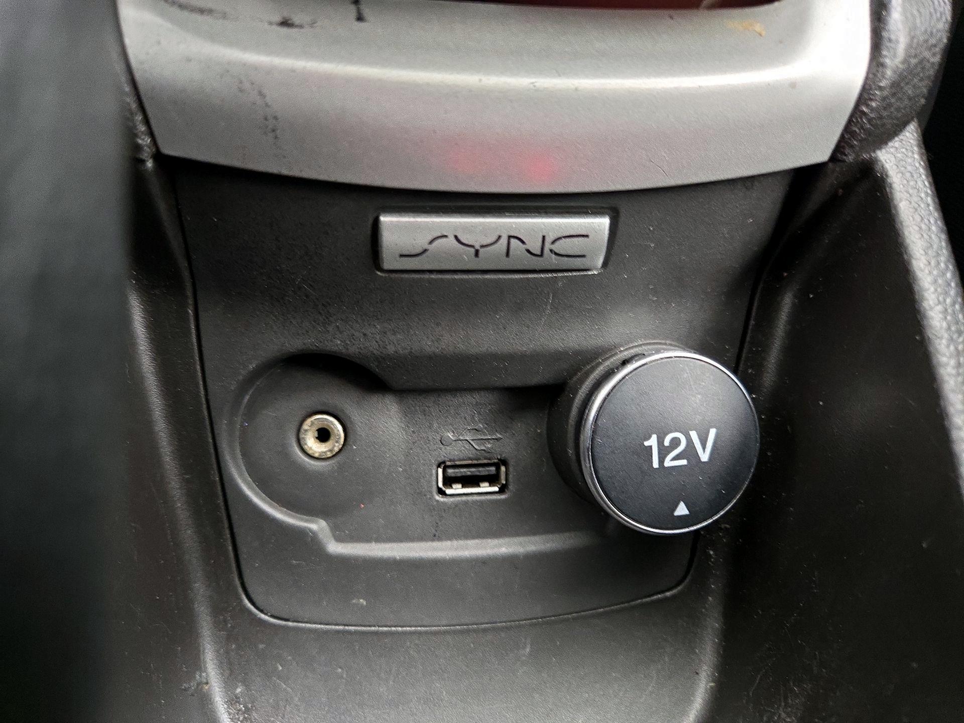 Thumbnail: 2016 Ford Fiesta - 17