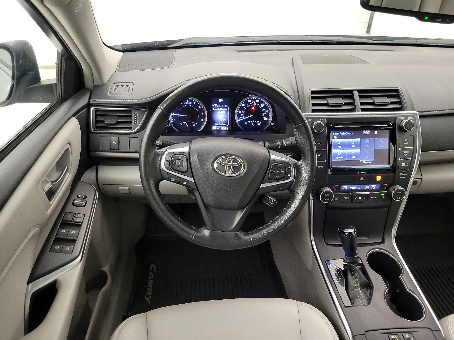 Thumbnail: 2016 Toyota Camry - 10