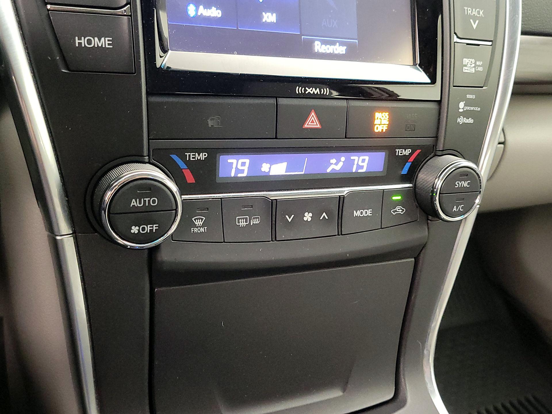 Thumbnail: 2016 Toyota Camry - 15