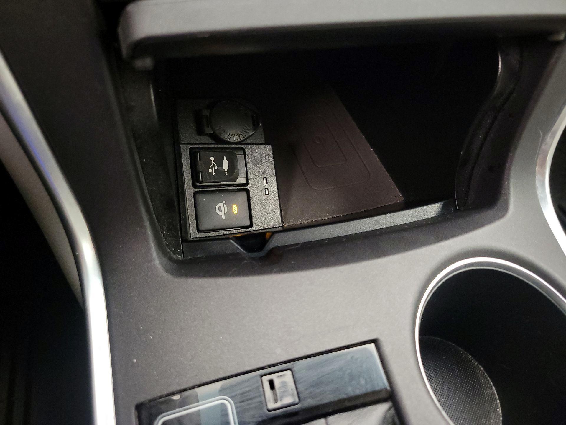 Thumbnail: 2016 Toyota Camry - 17