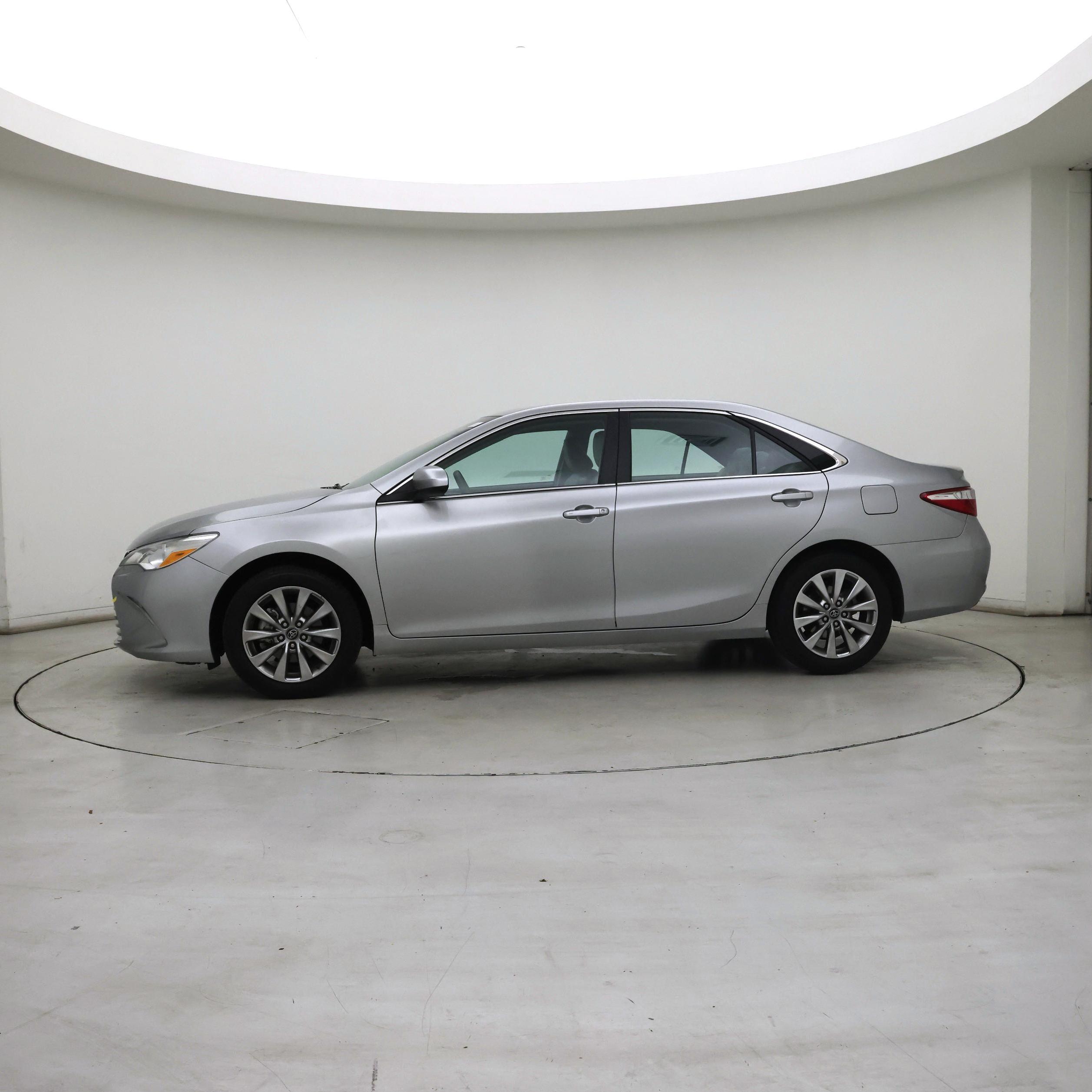 Thumbnail: 2016 Toyota Camry - 3