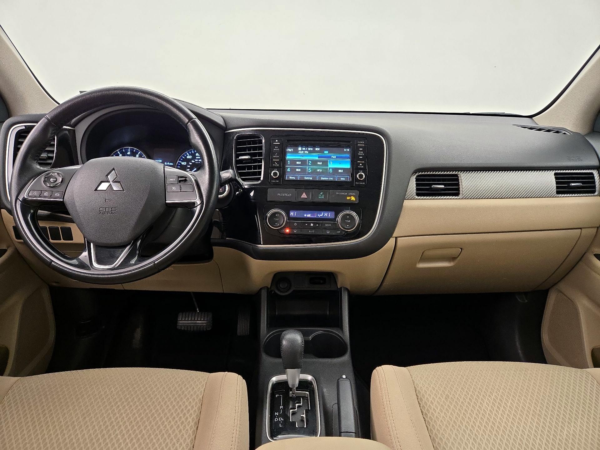 Thumbnail: 2016 Mitsubishi Outlander - 9