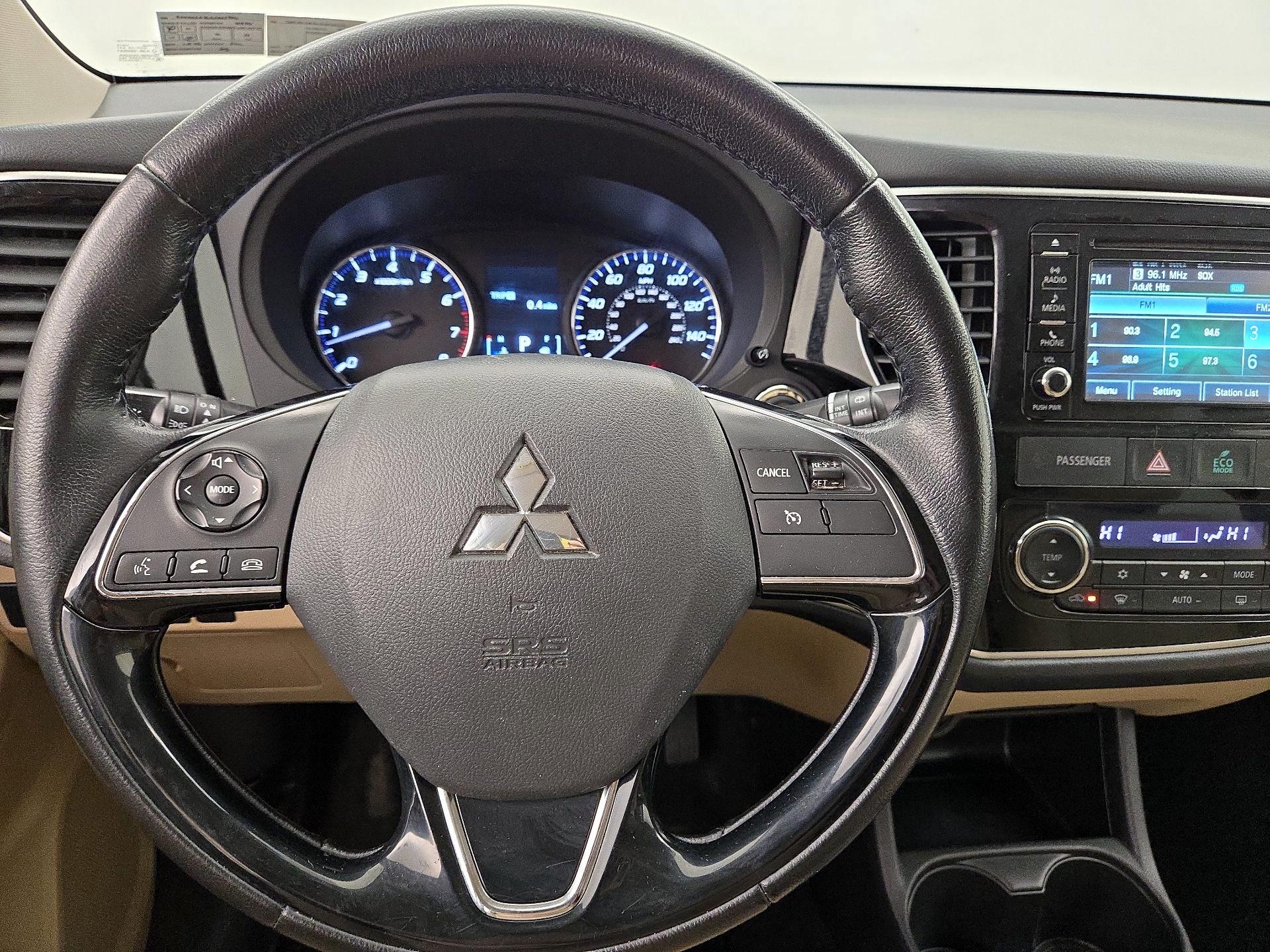 Thumbnail: 2016 Mitsubishi Outlander - 10