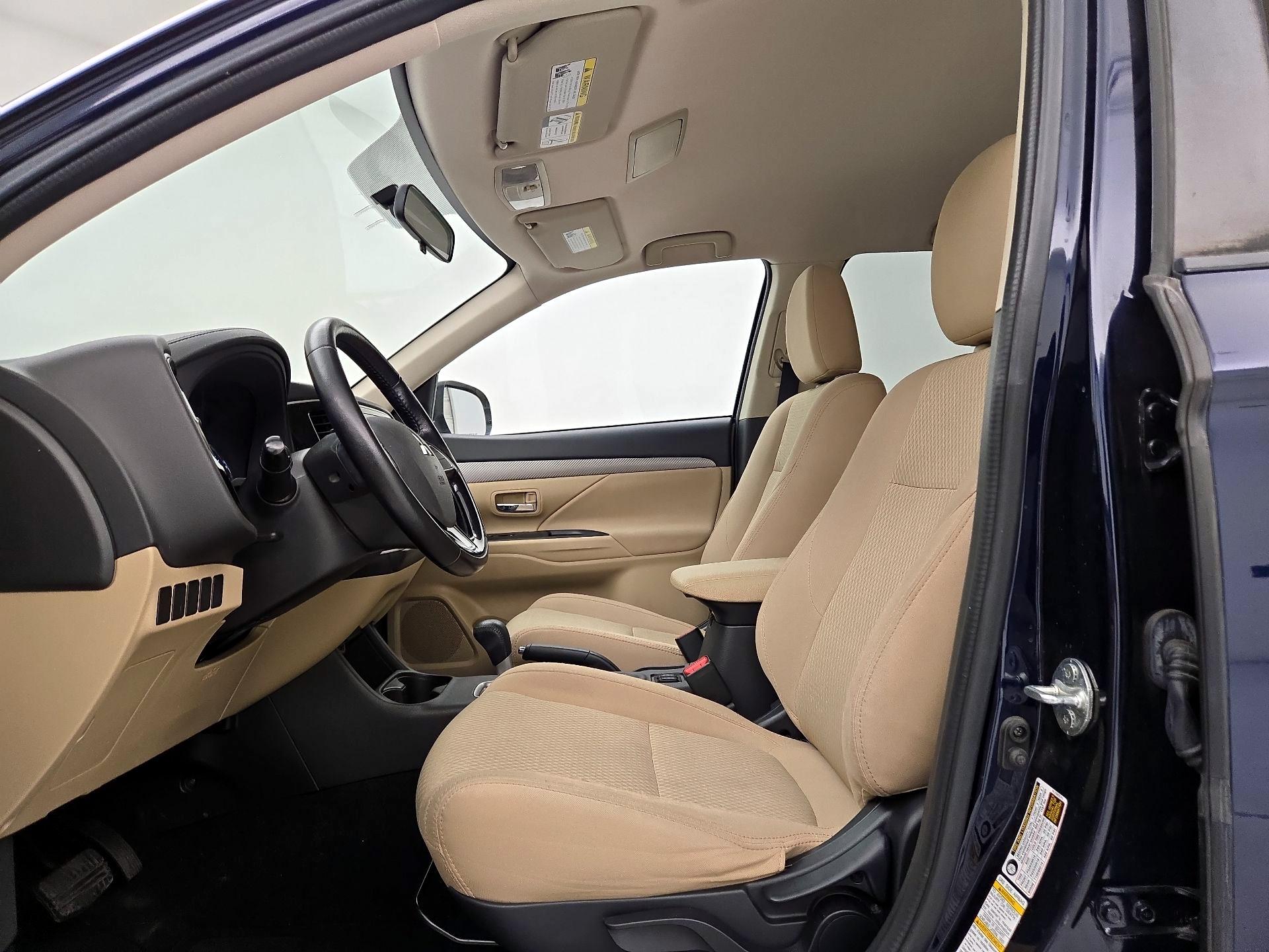 Thumbnail: 2016 Mitsubishi Outlander - 11