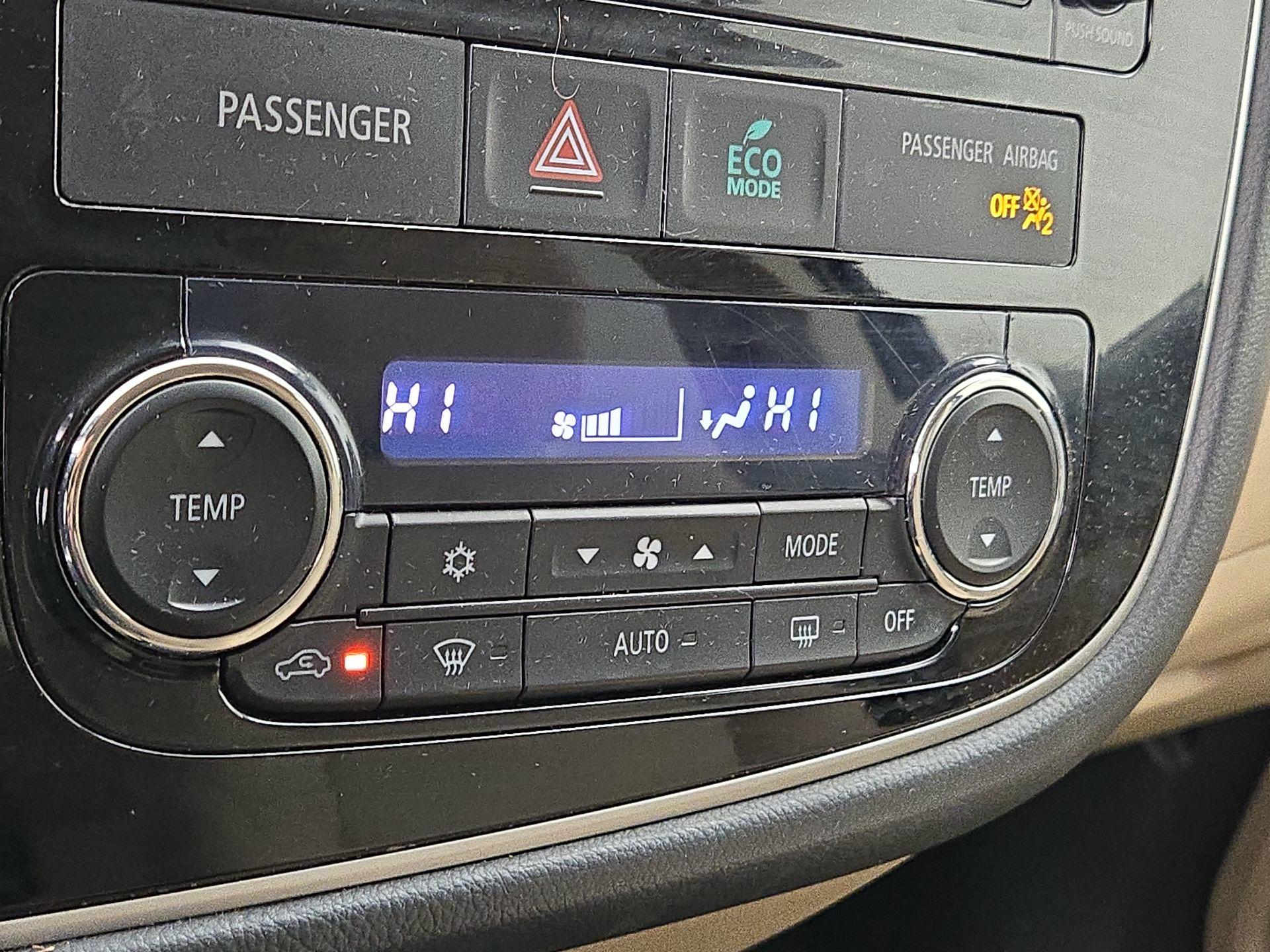 Thumbnail: 2016 Mitsubishi Outlander - 15