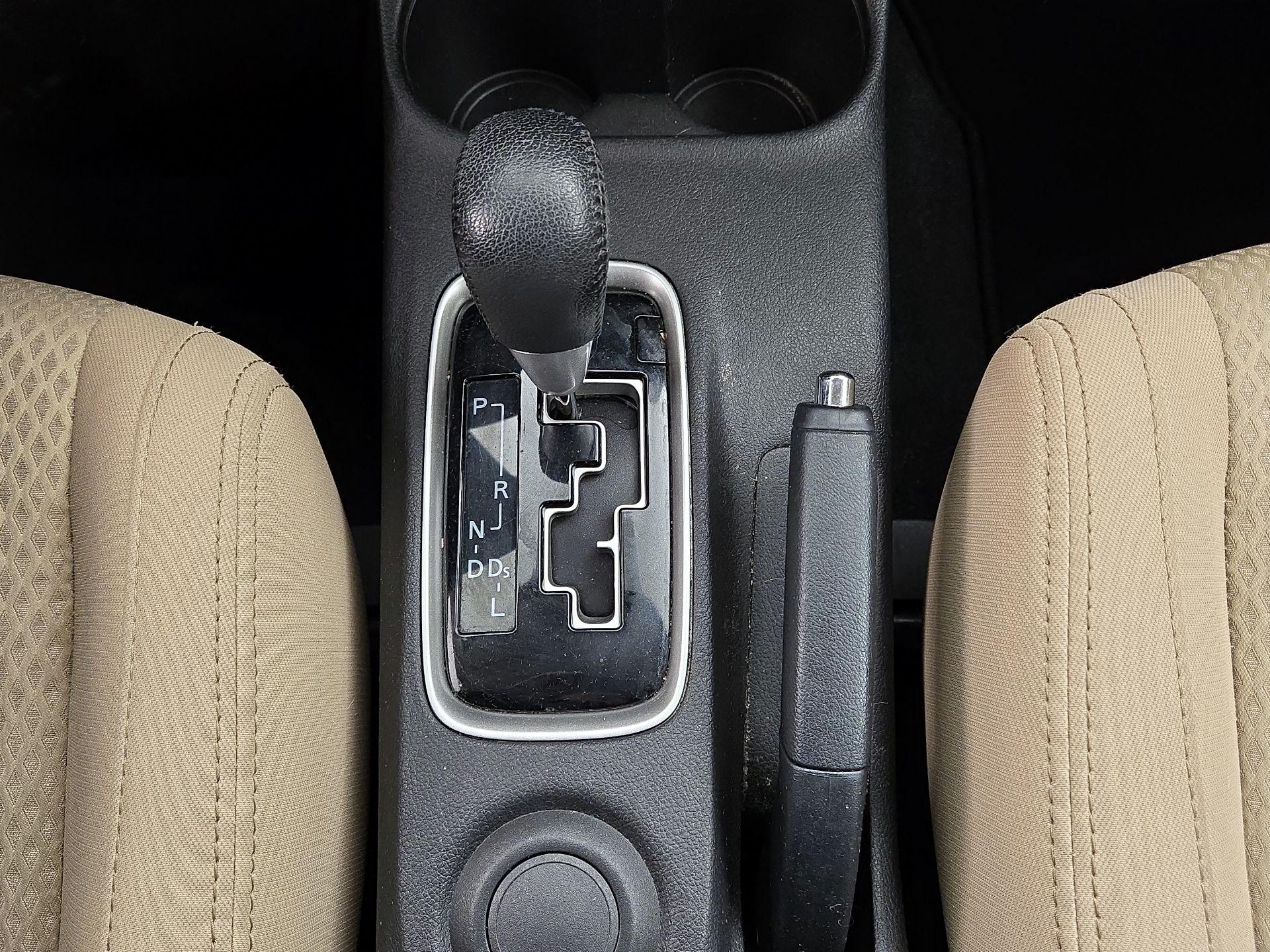 Thumbnail: 2016 Mitsubishi Outlander - 16