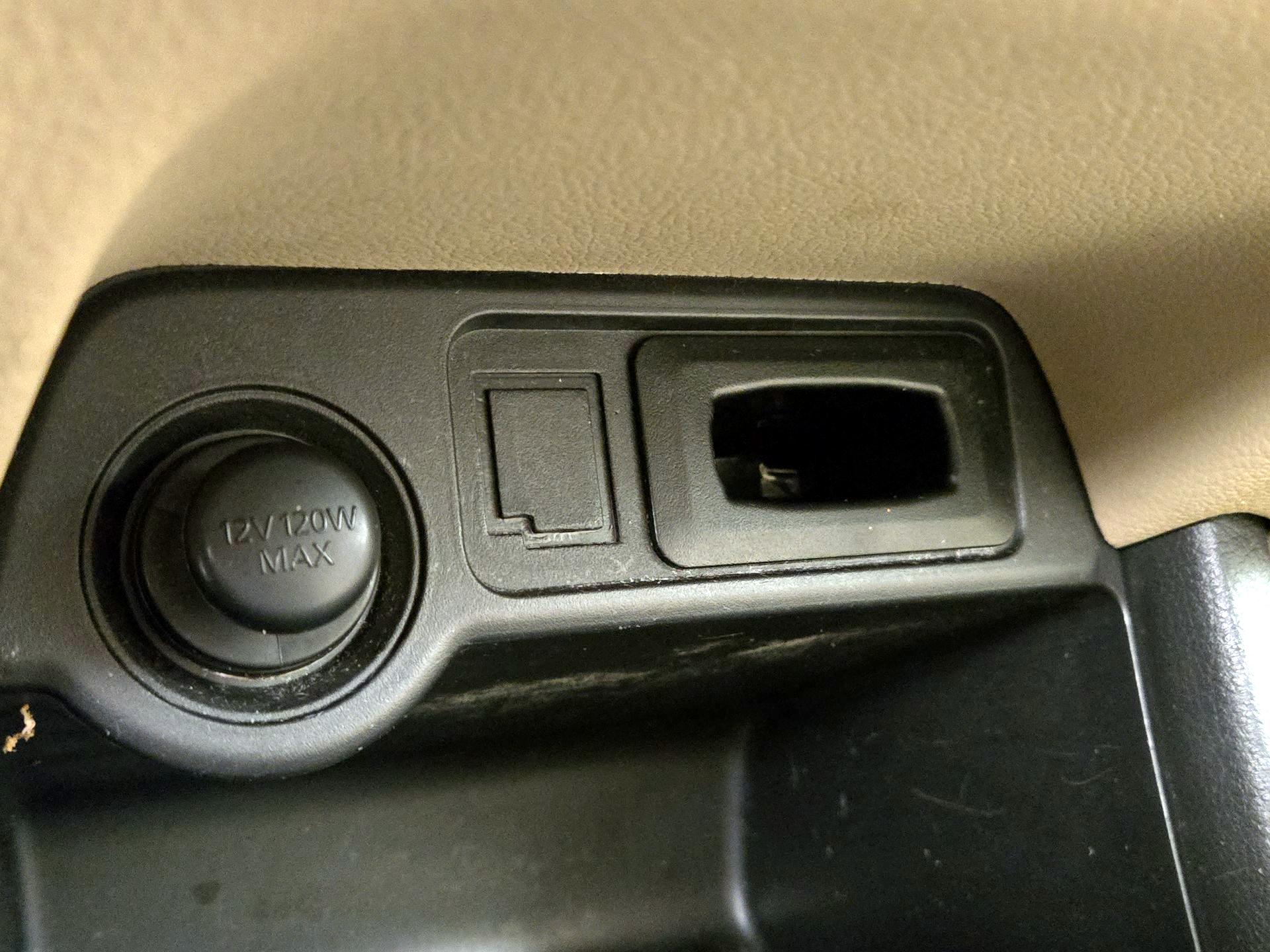 Thumbnail: 2016 Mitsubishi Outlander - 17