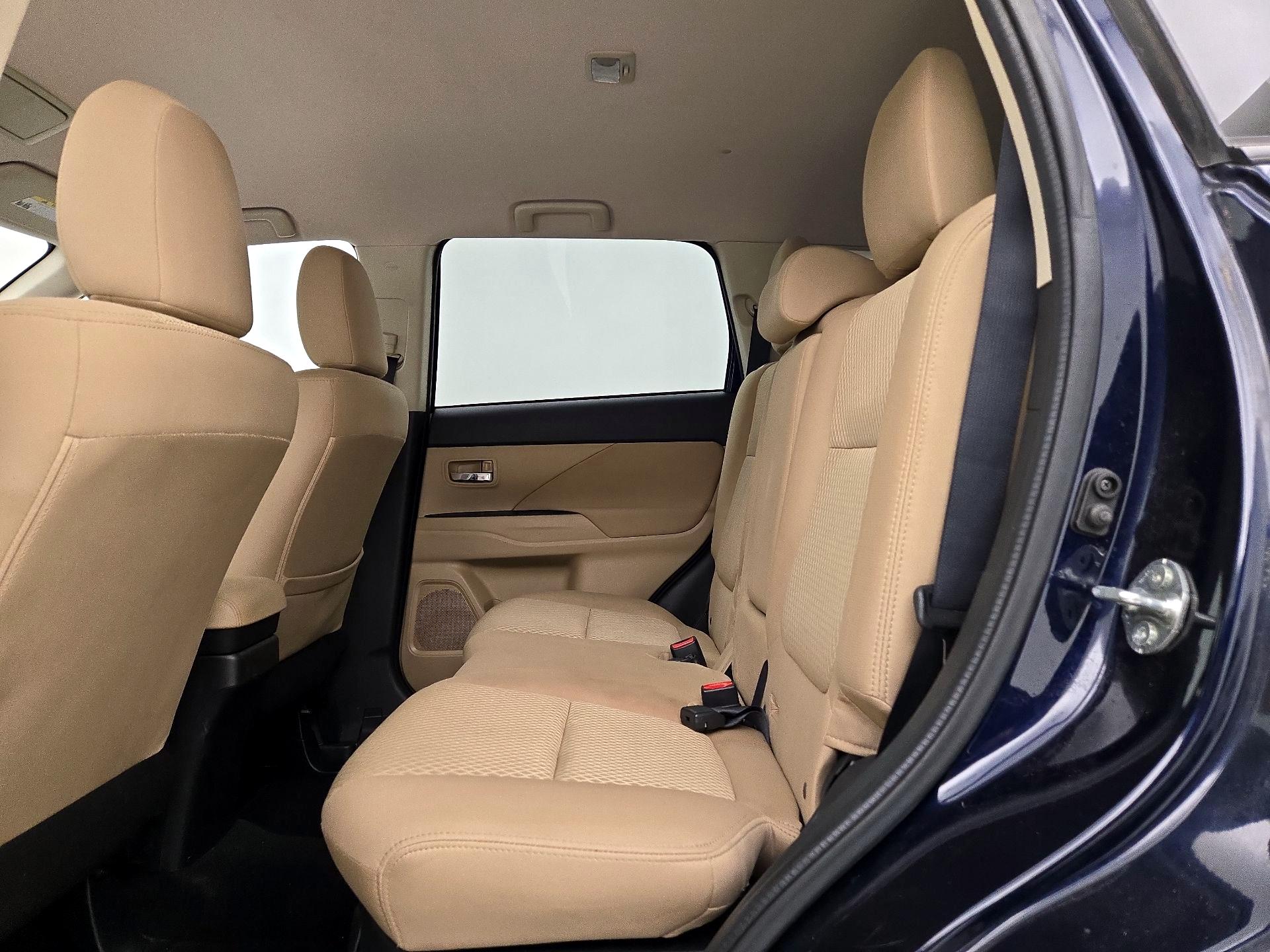 Thumbnail: 2016 Mitsubishi Outlander - 18