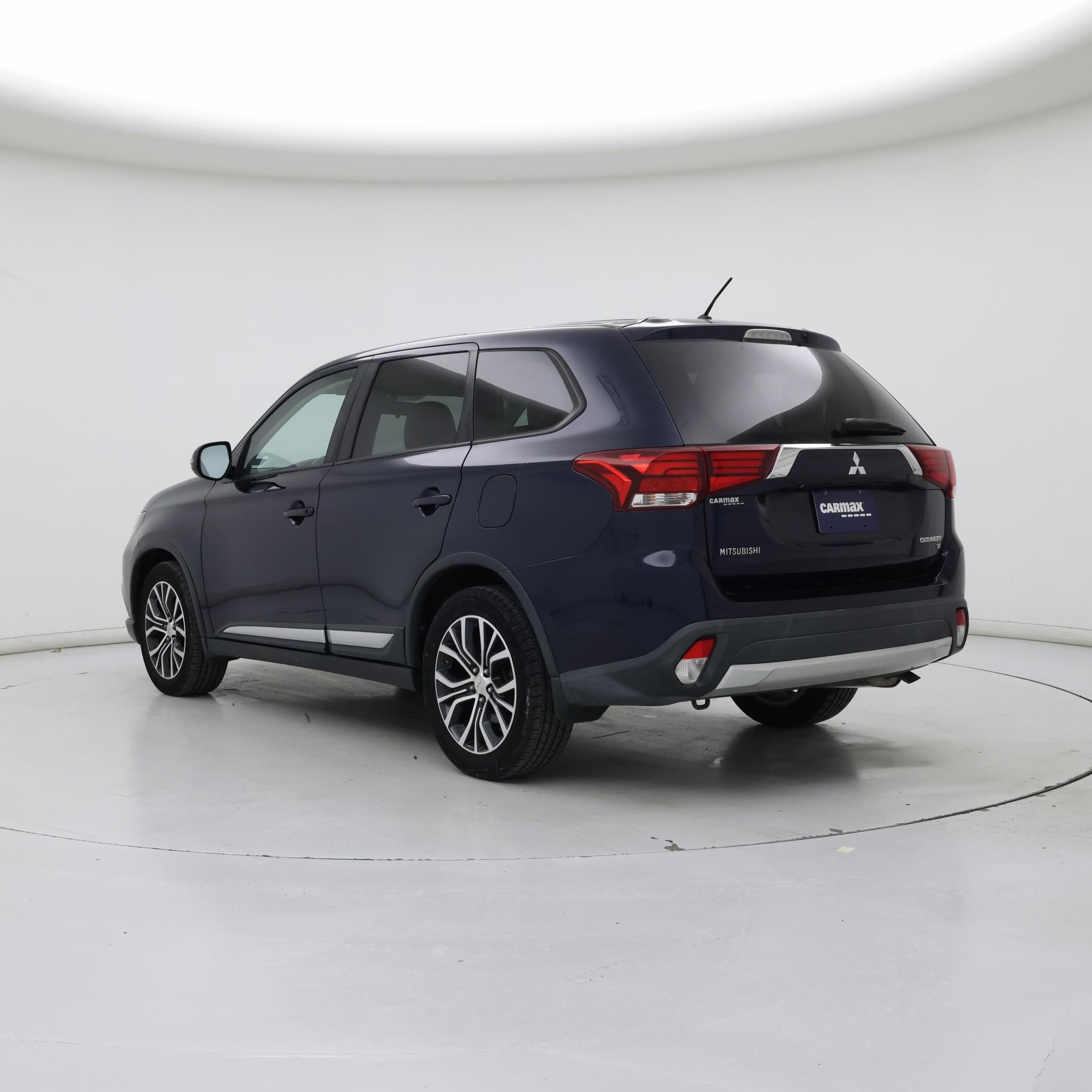 Thumbnail: 2016 Mitsubishi Outlander - 2