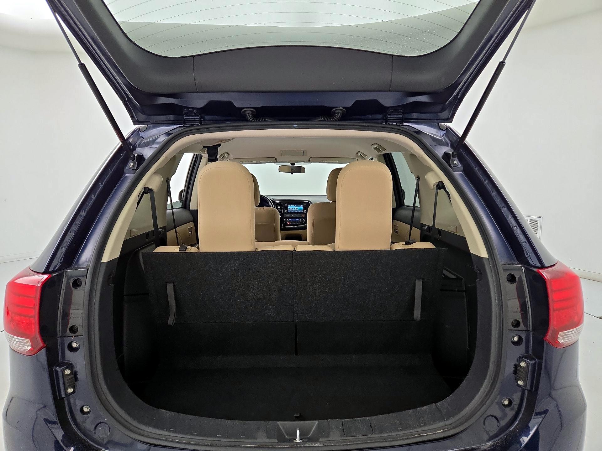 Thumbnail: 2016 Mitsubishi Outlander - 20