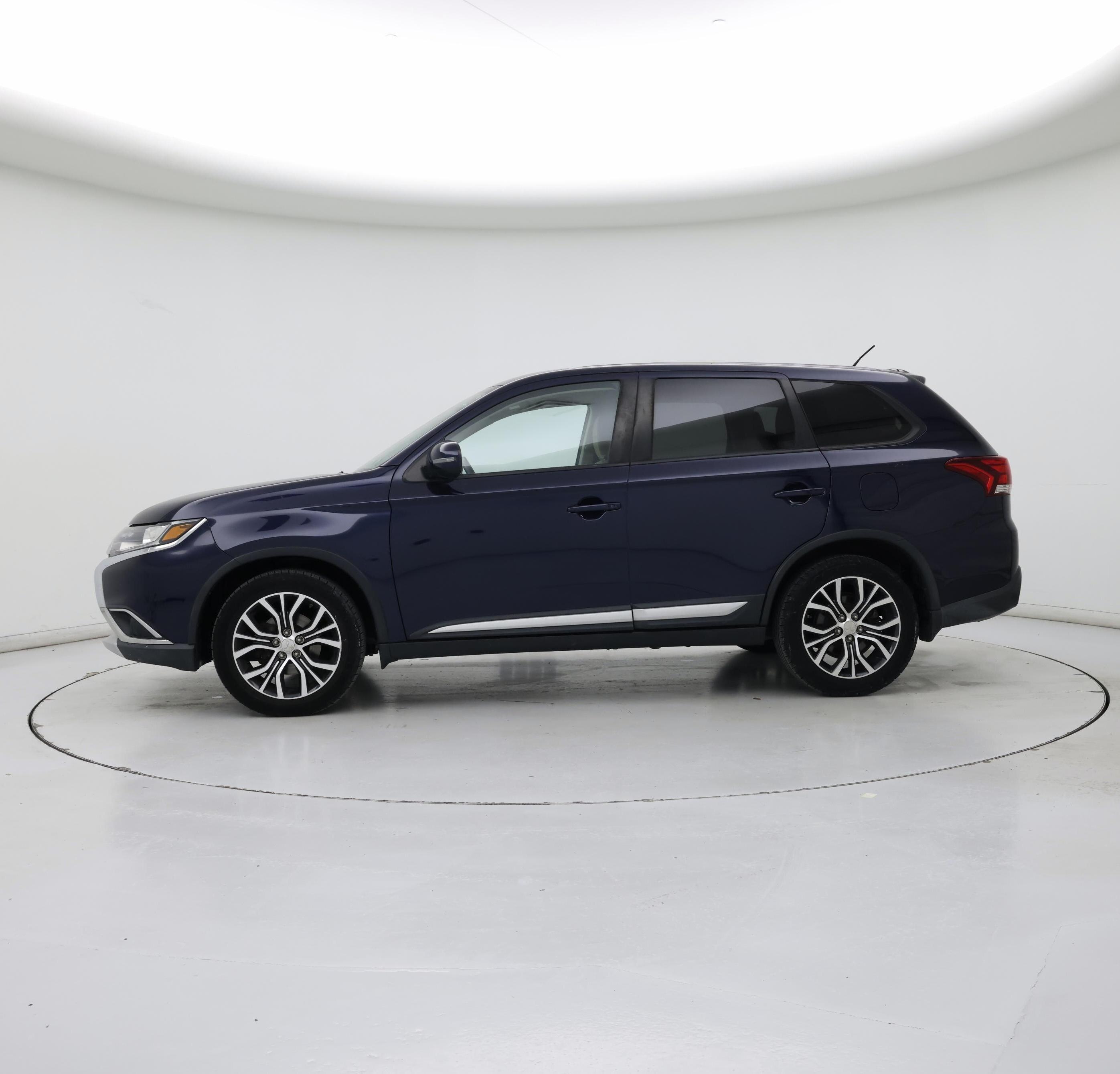 Thumbnail: 2016 Mitsubishi Outlander - 3