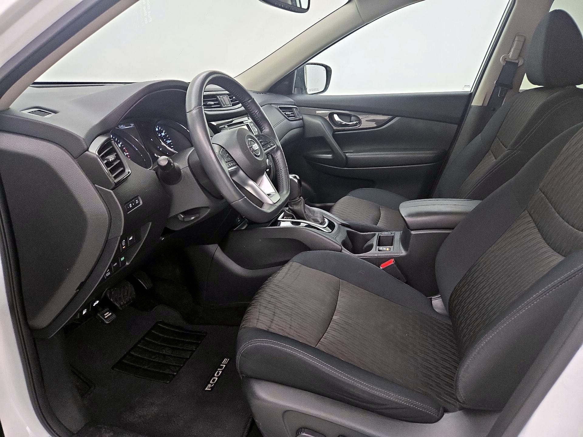 Thumbnail: 2017 Nissan Rogue - 11