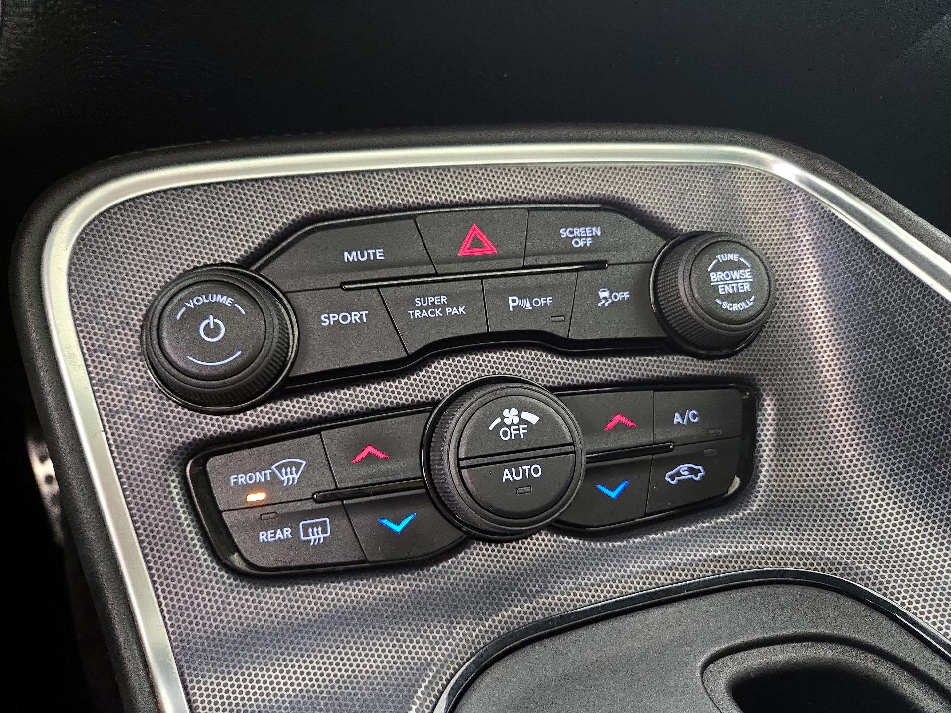 Thumbnail: 2018 Dodge Challenger - 17