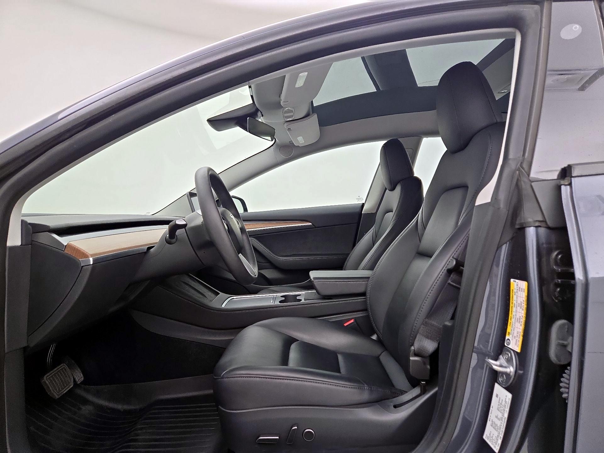 Thumbnail: 2023 Tesla Model 3 - 11