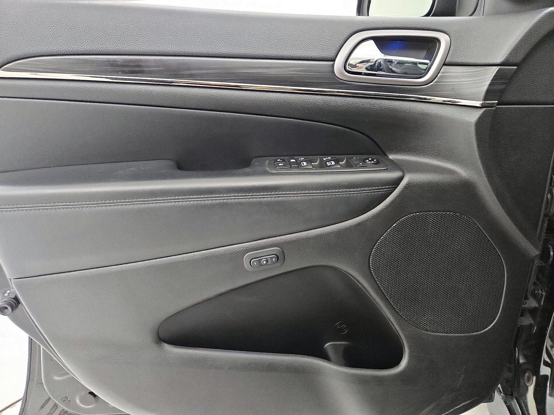 Thumbnail: 2021 Jeep Grand Cherokee - 12