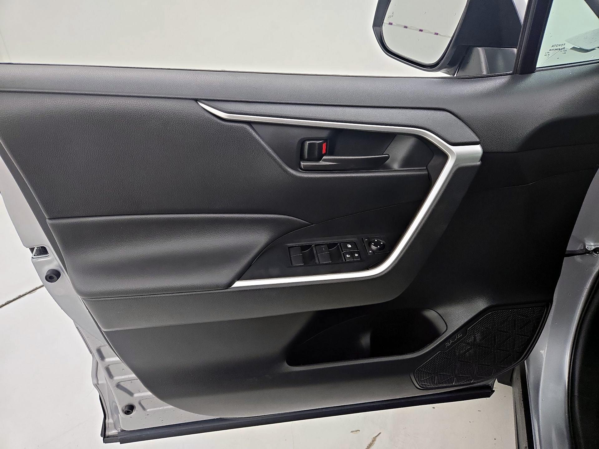 Thumbnail: 2023 Toyota RAV4 - 12