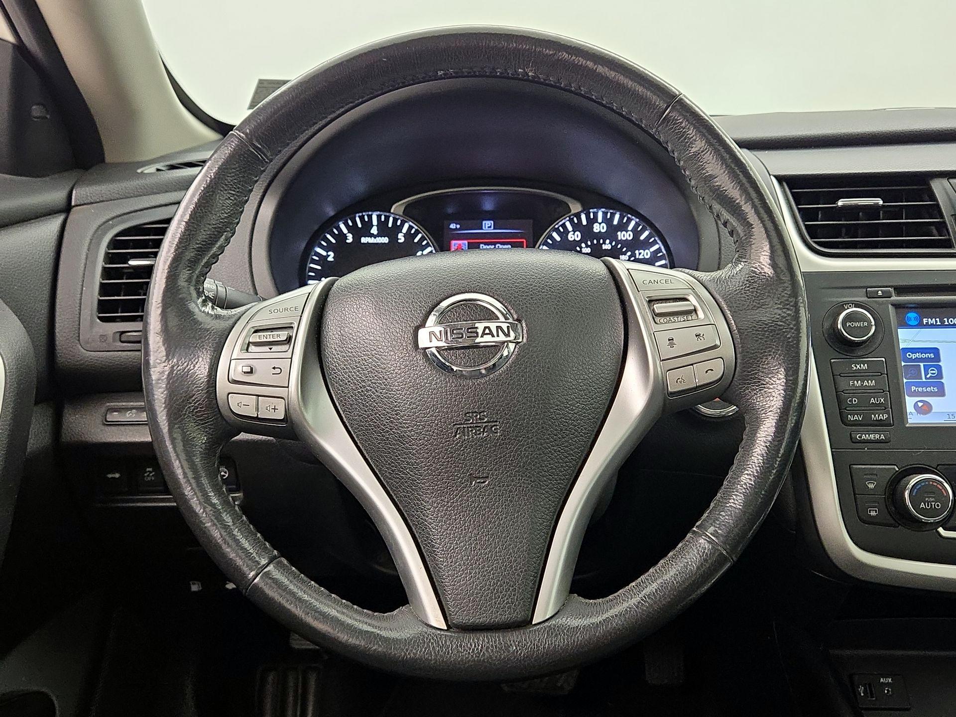 Thumbnail: 2017 Nissan Altima - 10
