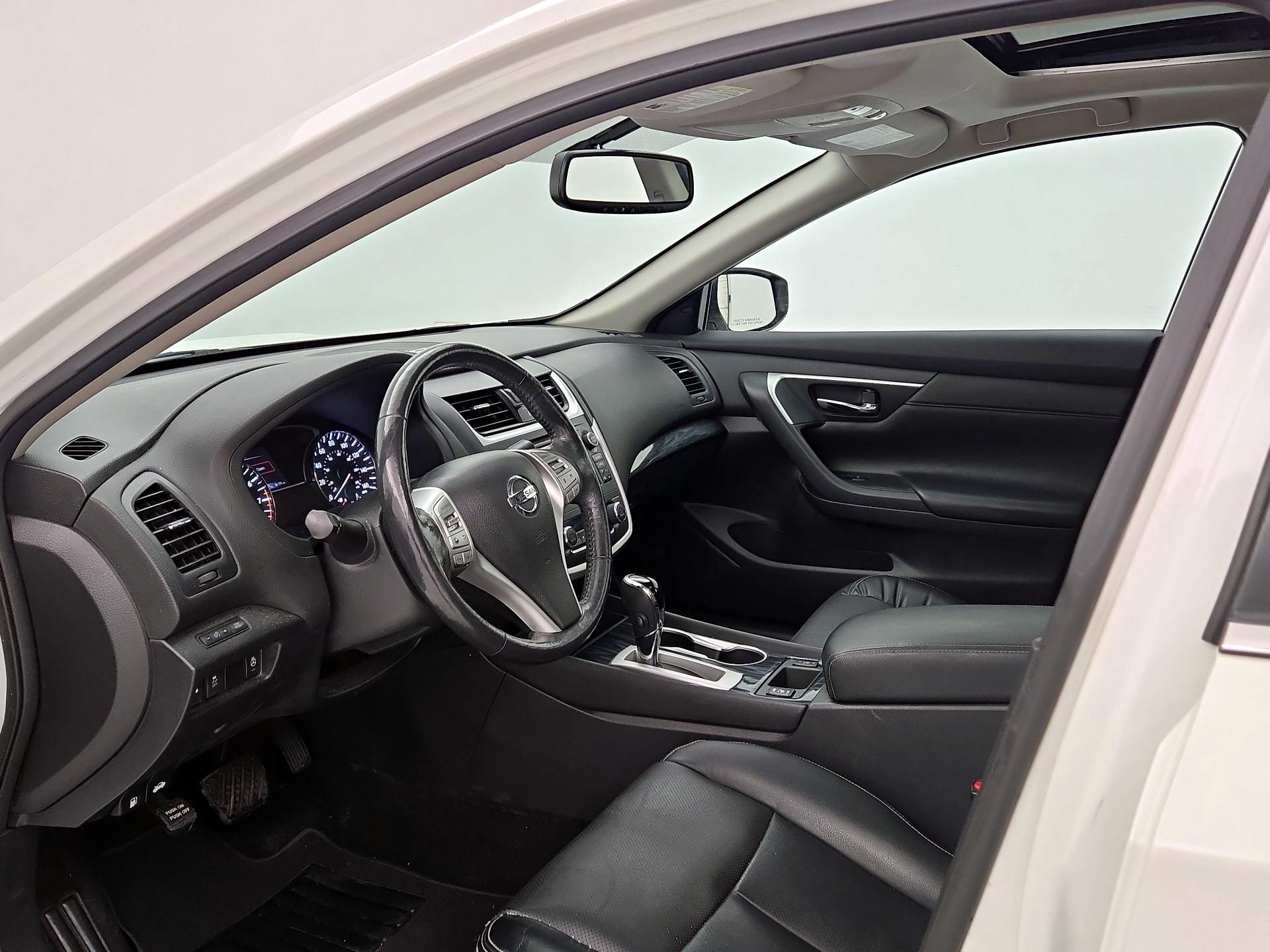 Thumbnail: 2017 Nissan Altima - 11