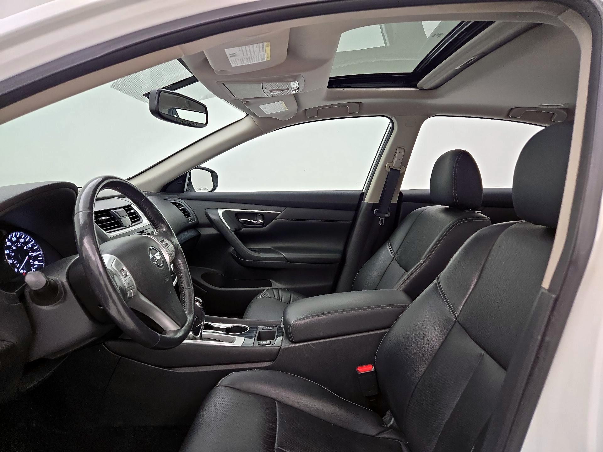 Thumbnail: 2017 Nissan Altima - 20