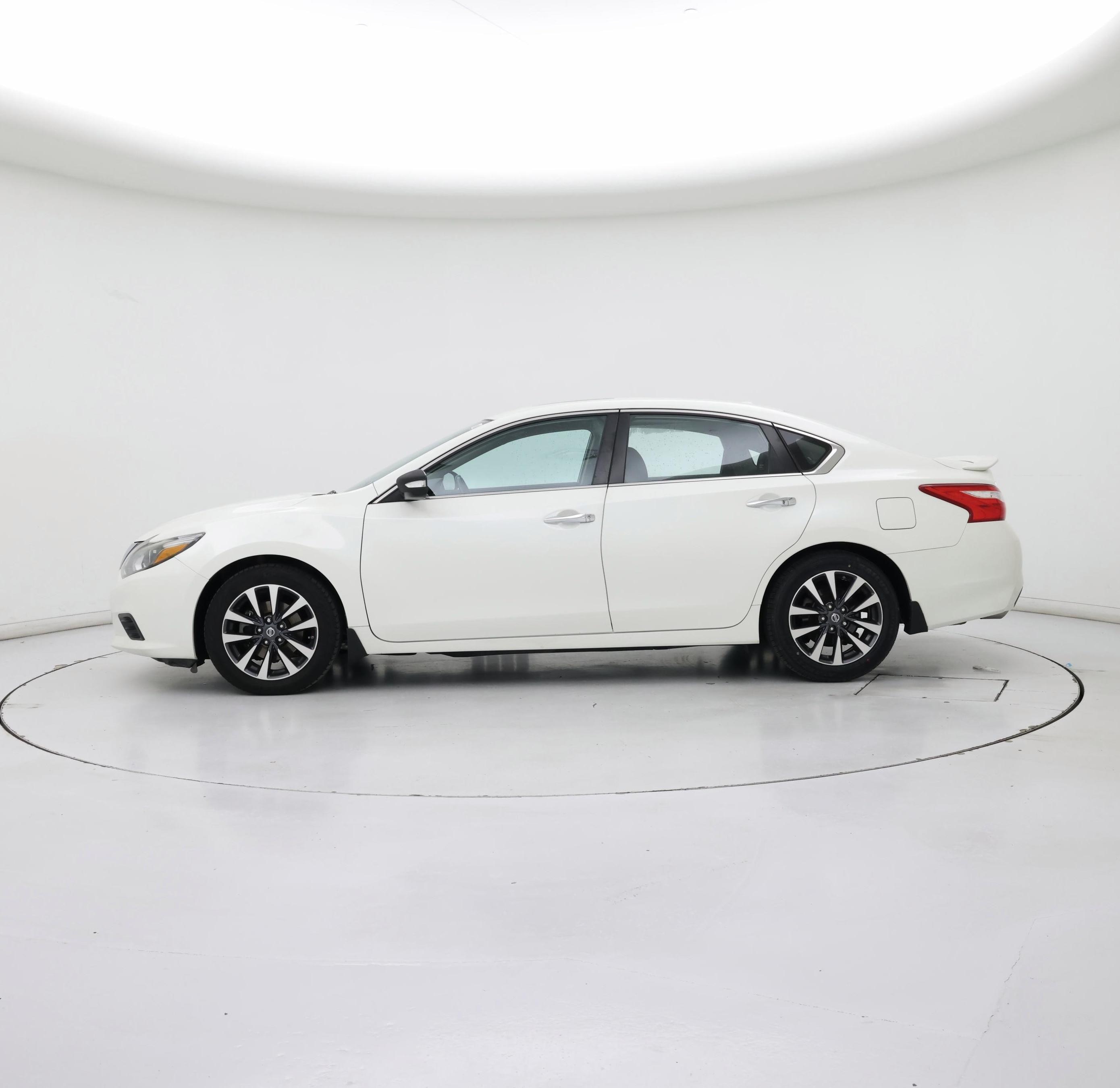 Thumbnail: 2017 Nissan Altima - 3