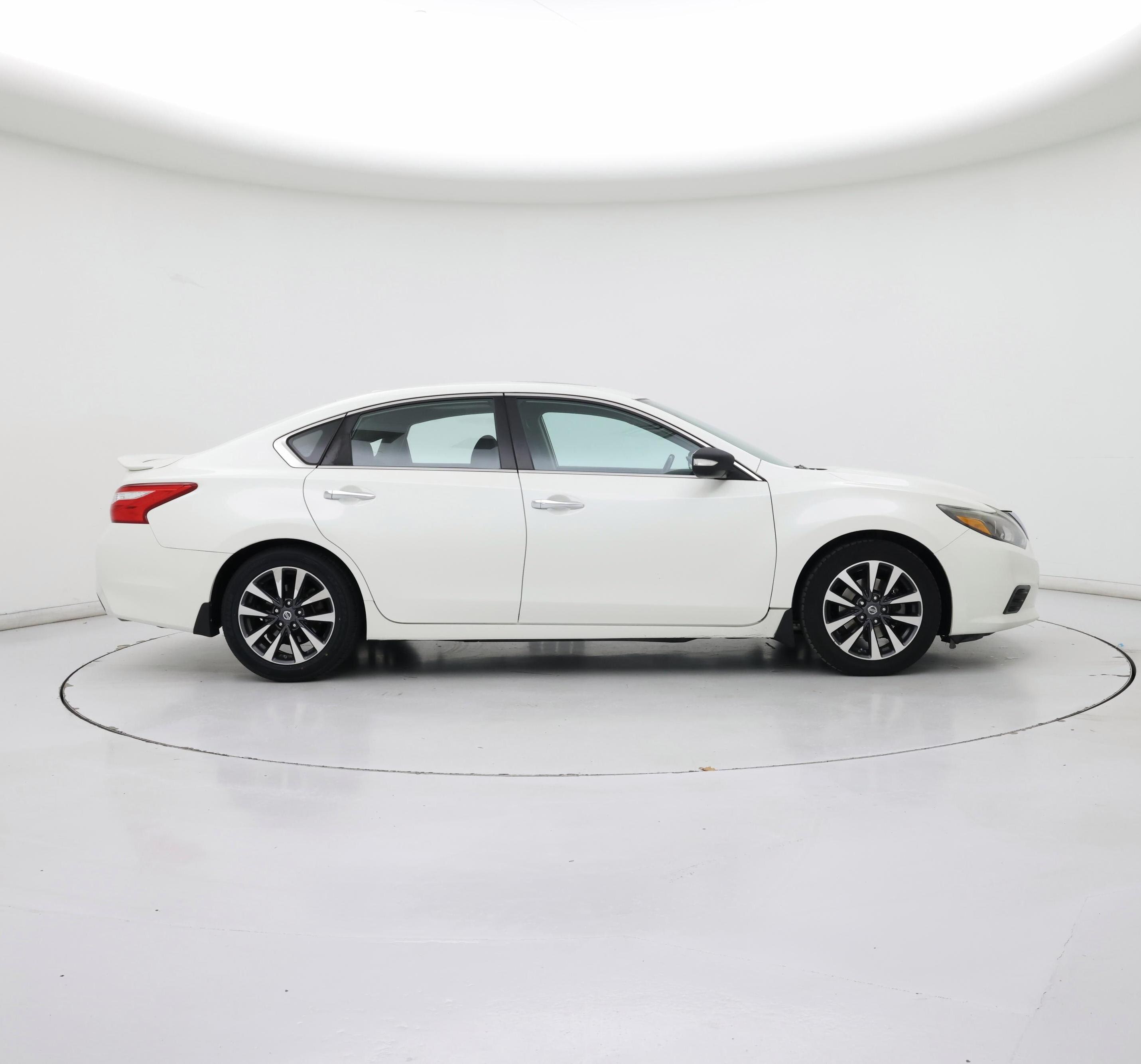 Thumbnail: 2017 Nissan Altima - 7