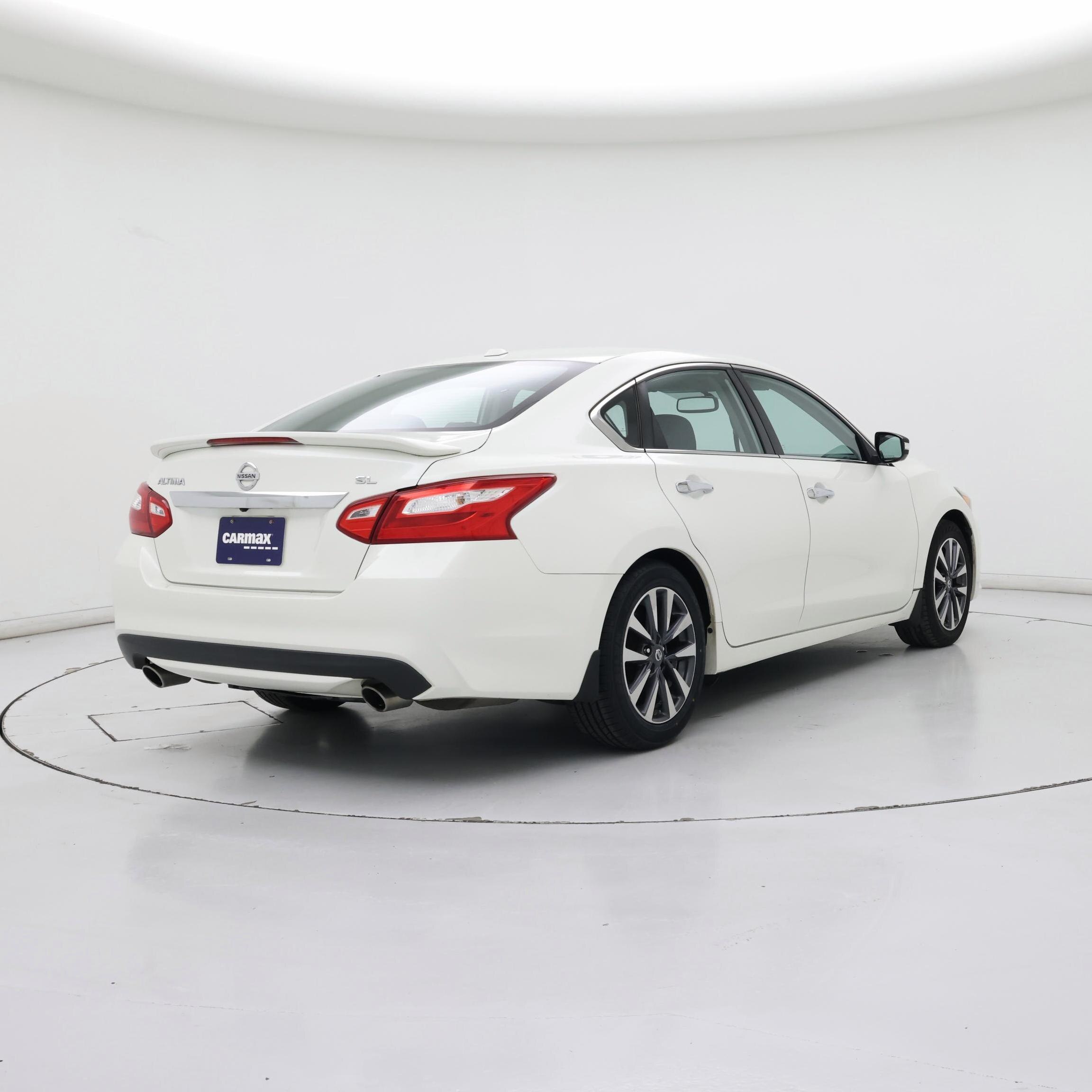 Thumbnail: 2017 Nissan Altima - 8