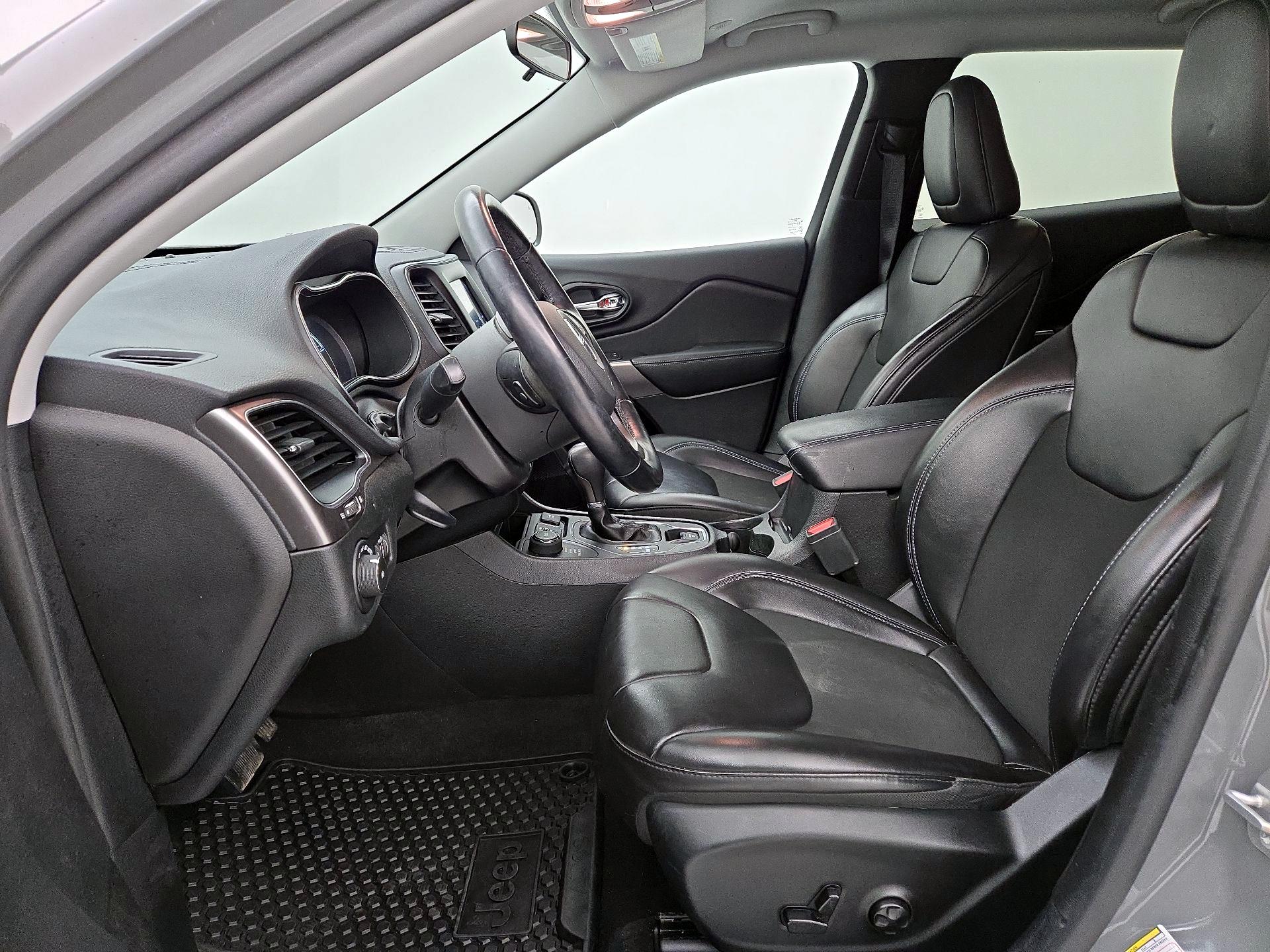 Thumbnail: 2020 Jeep Cherokee - 11