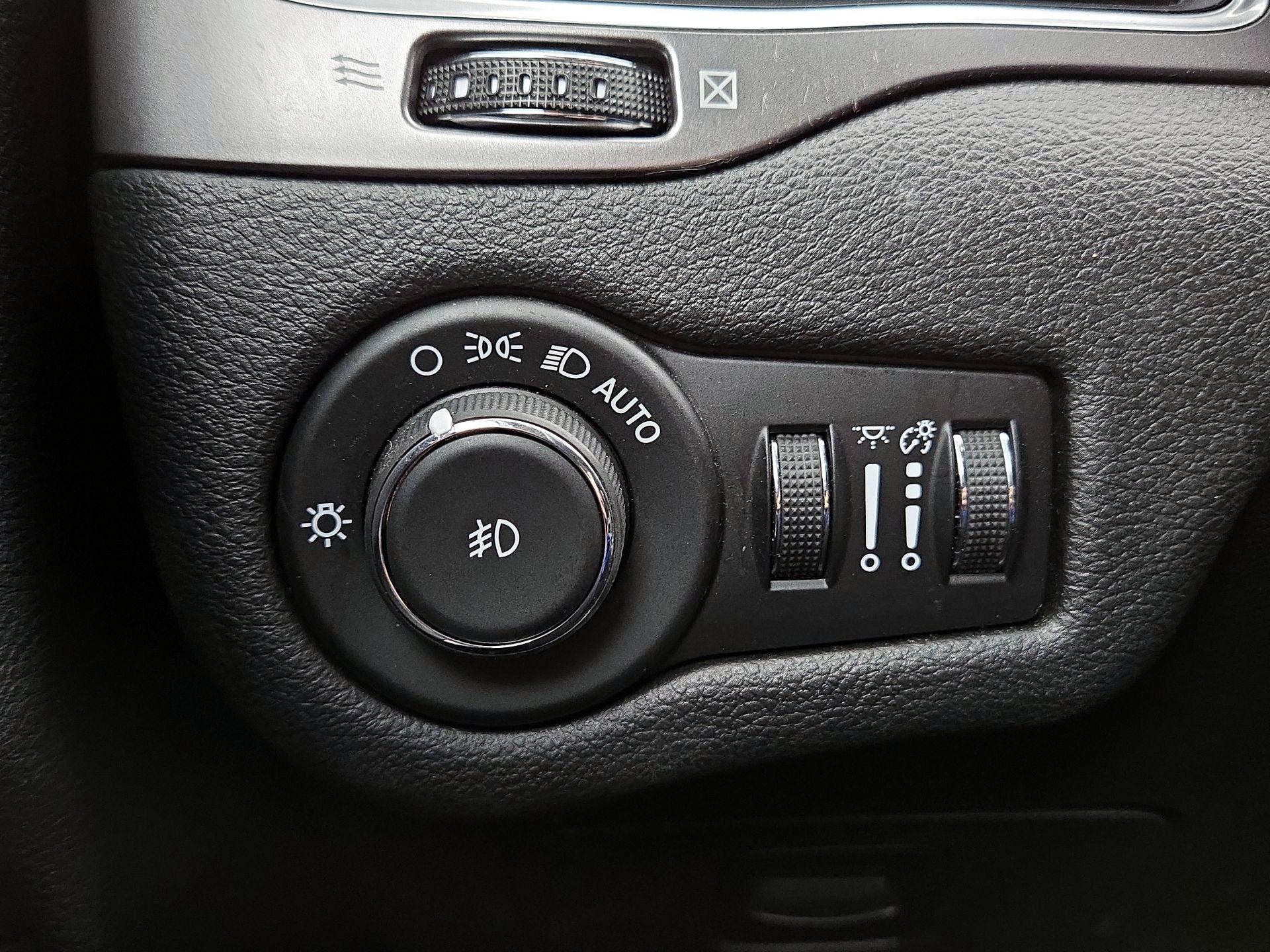 Thumbnail: 2020 Jeep Cherokee - 13