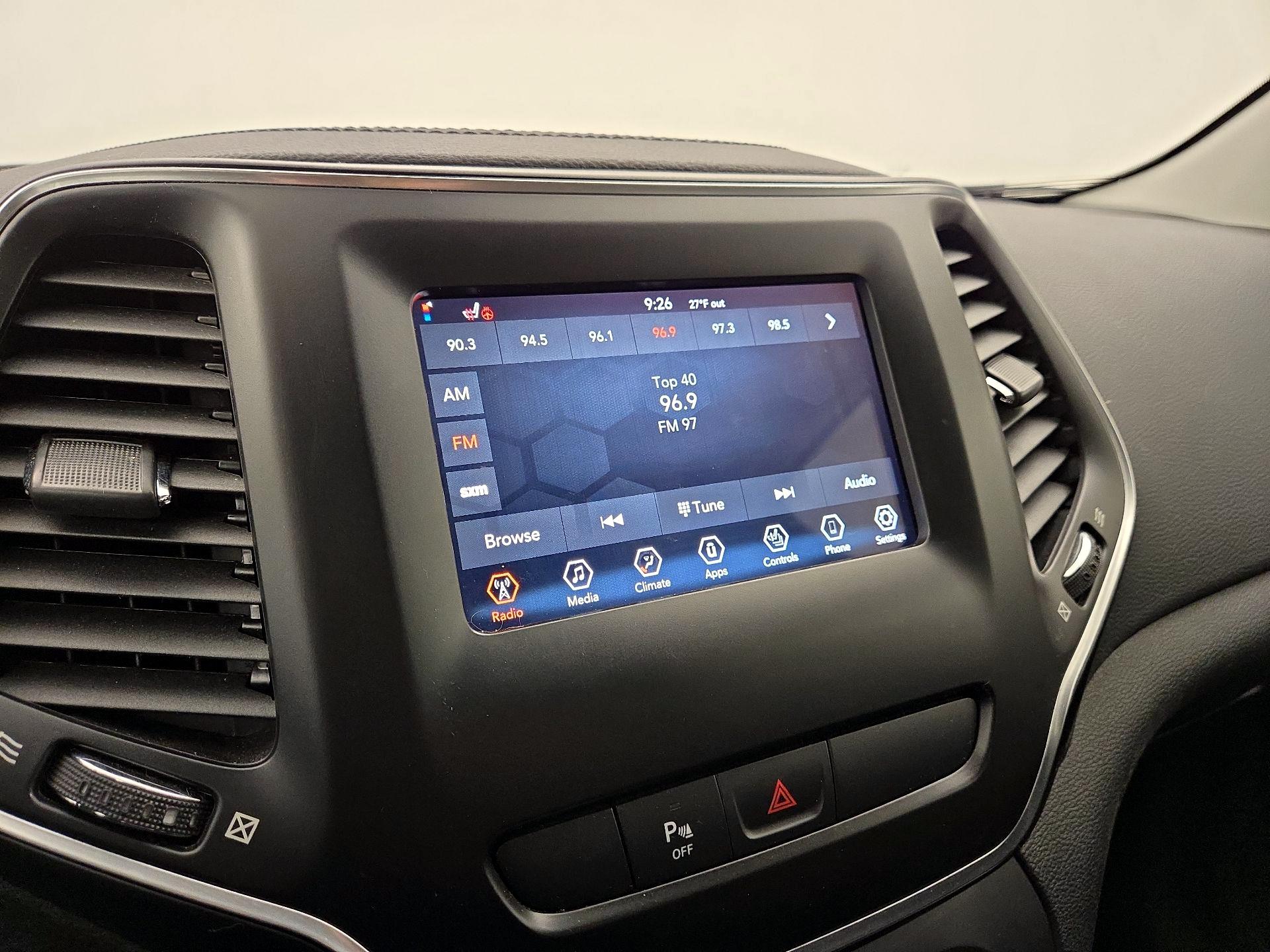 Thumbnail: 2020 Jeep Cherokee - 15