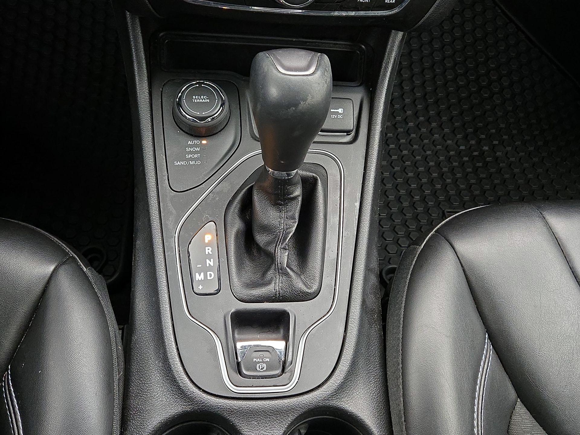 Thumbnail: 2020 Jeep Cherokee - 17