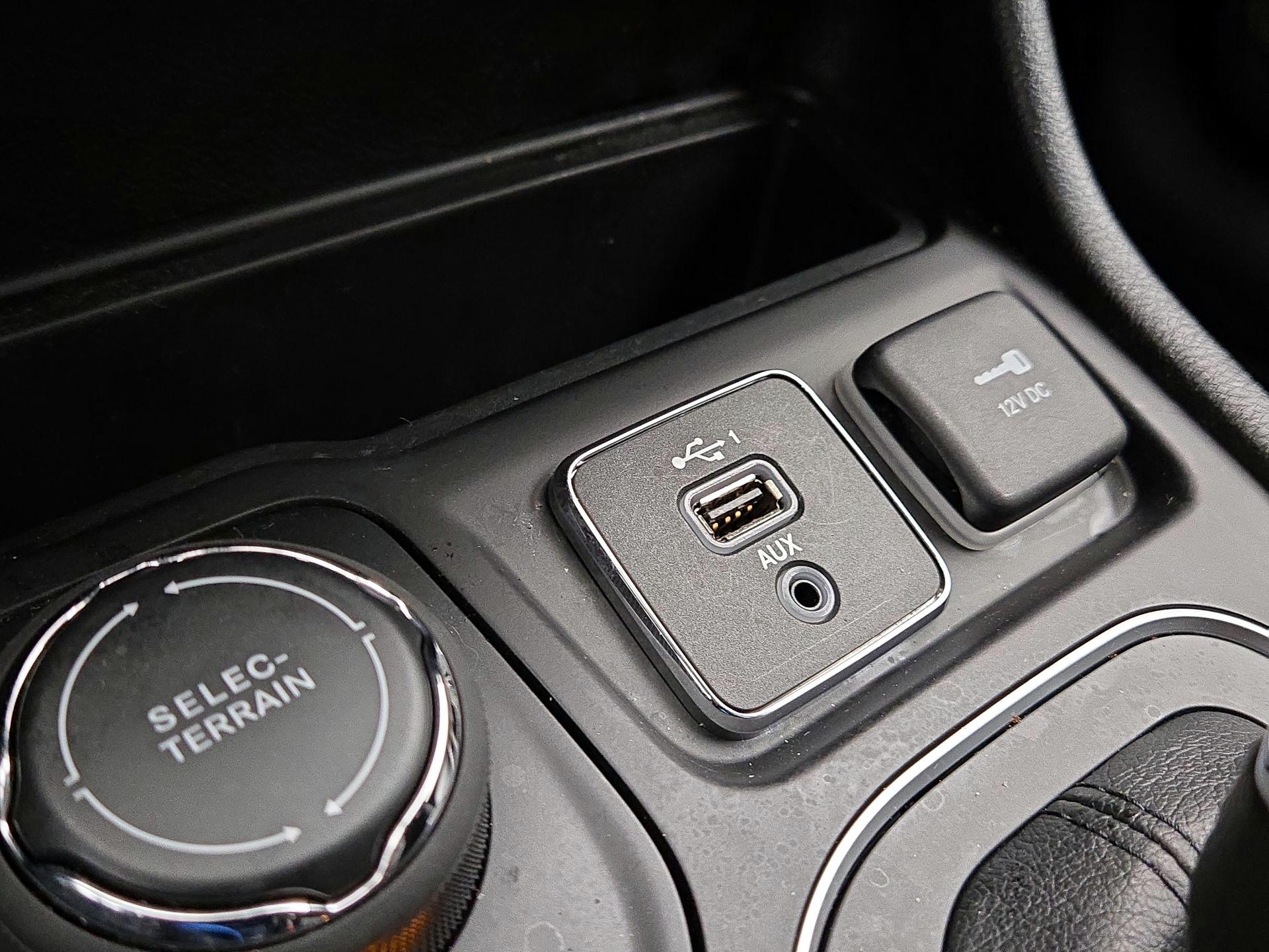 Thumbnail: 2020 Jeep Cherokee - 18