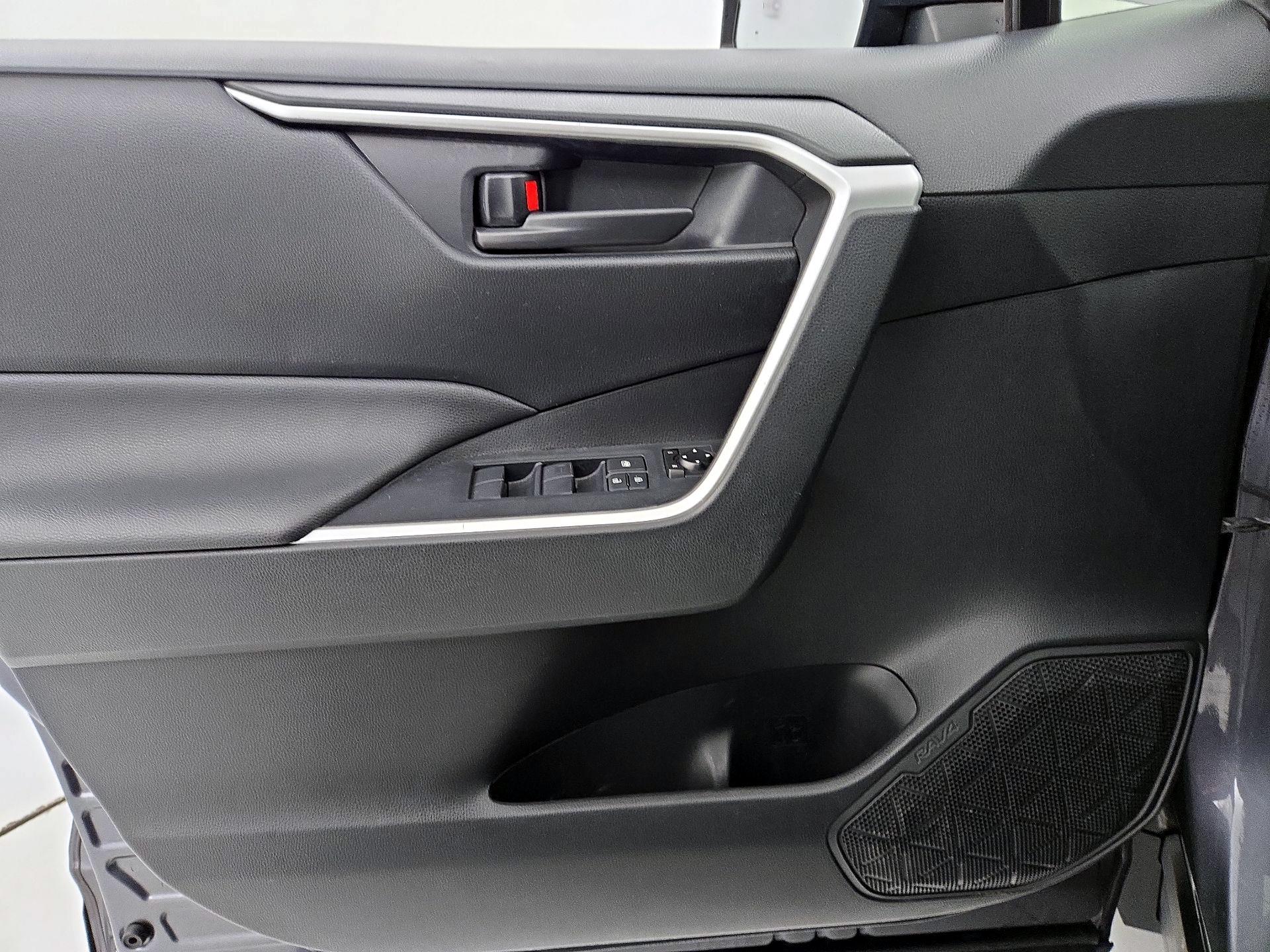 Thumbnail: 2019 Toyota RAV4 - 12