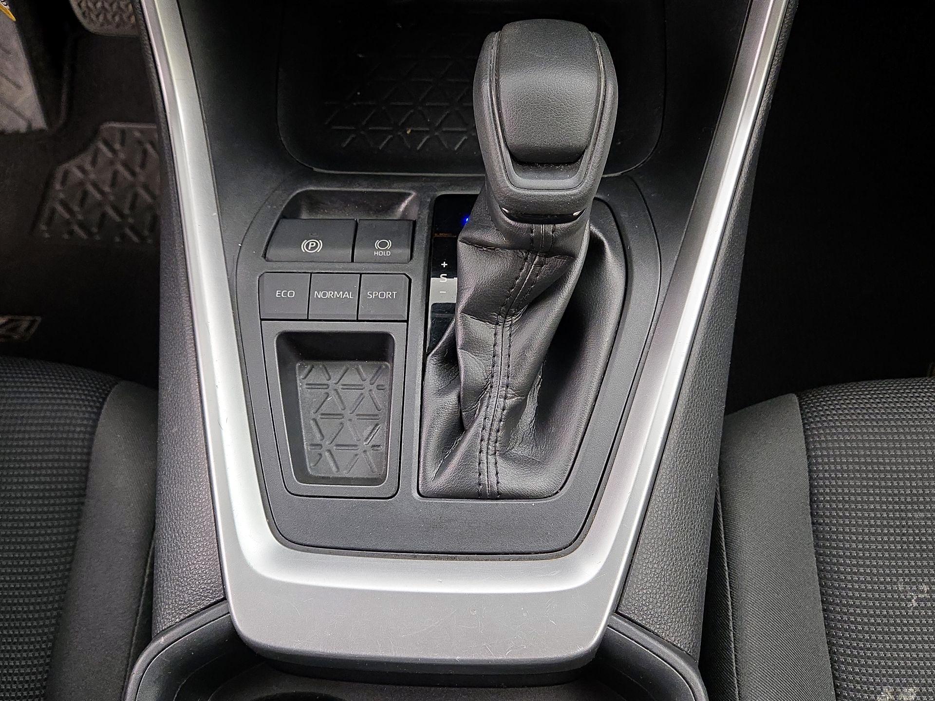 Thumbnail: 2019 Toyota RAV4 - 16