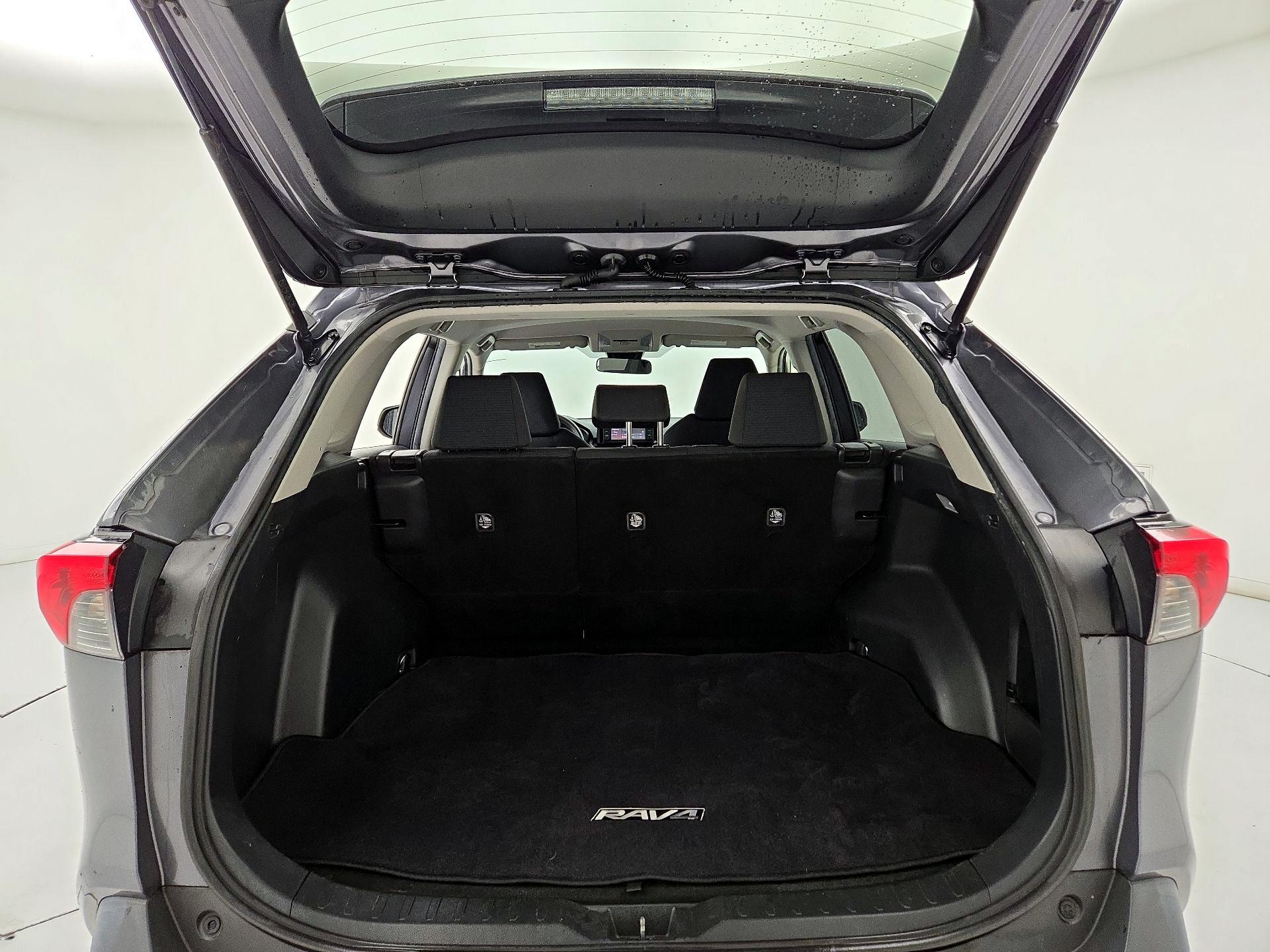 Thumbnail: 2019 Toyota RAV4 - 19