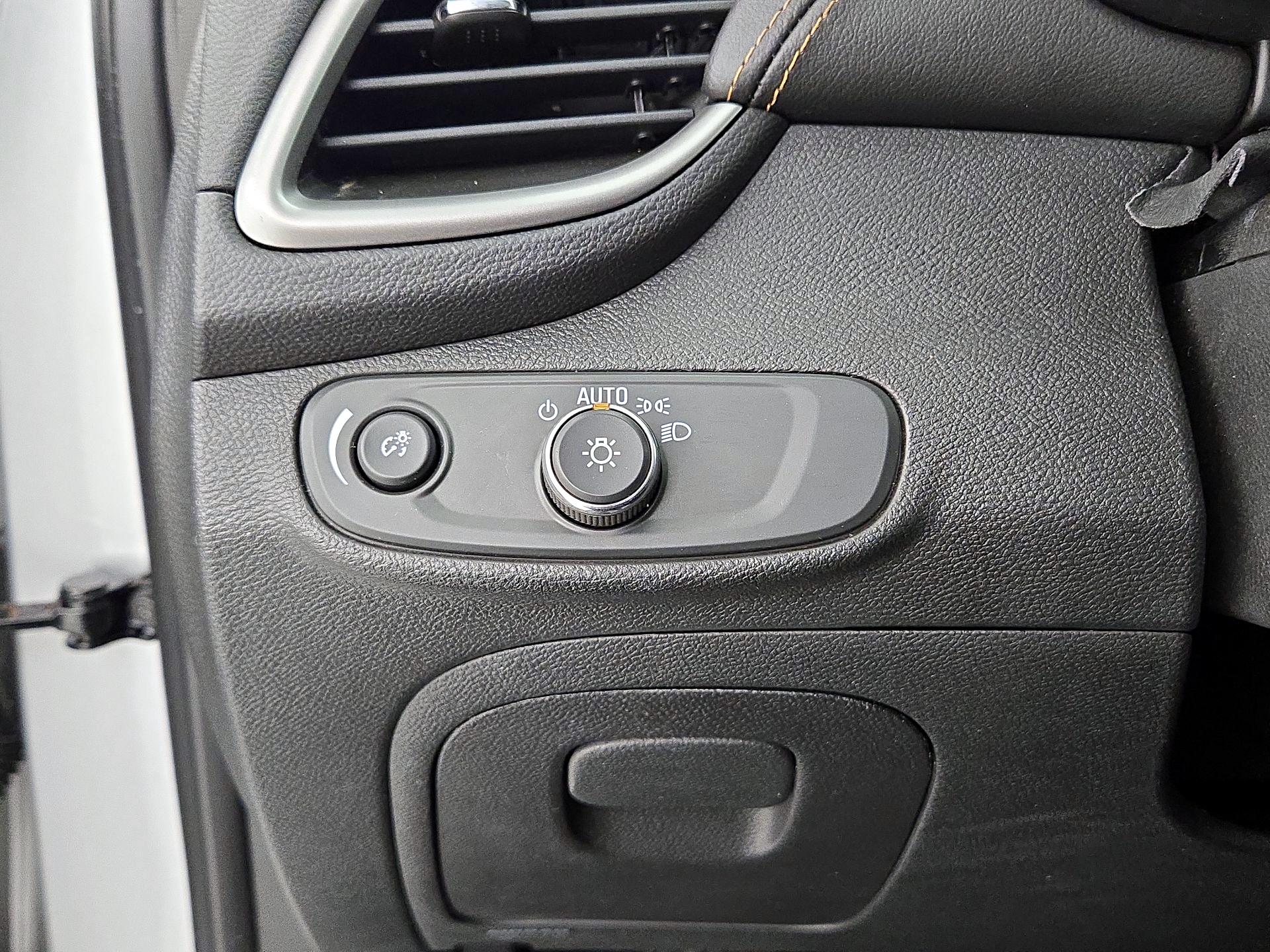 Thumbnail: 2020 Chevrolet Trax - 13