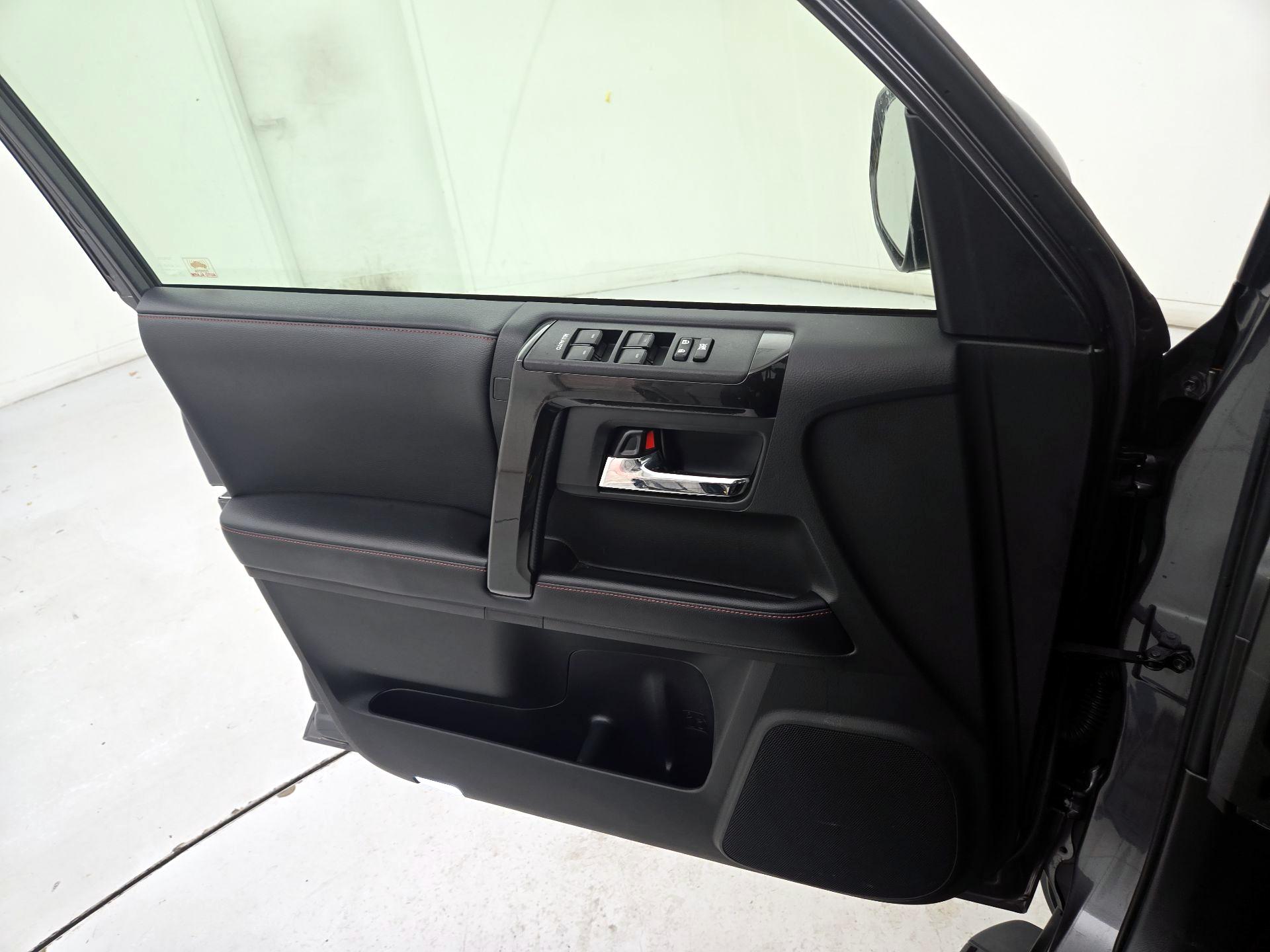 Thumbnail: 2019 Toyota 4Runner - 12