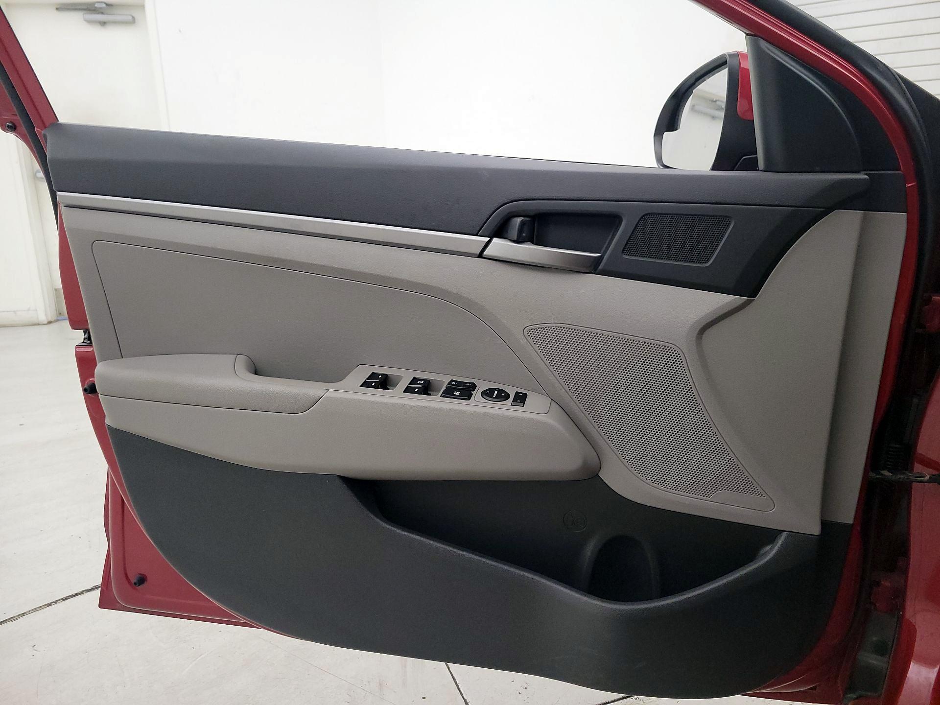 Thumbnail: 2017 Hyundai Elantra - 12