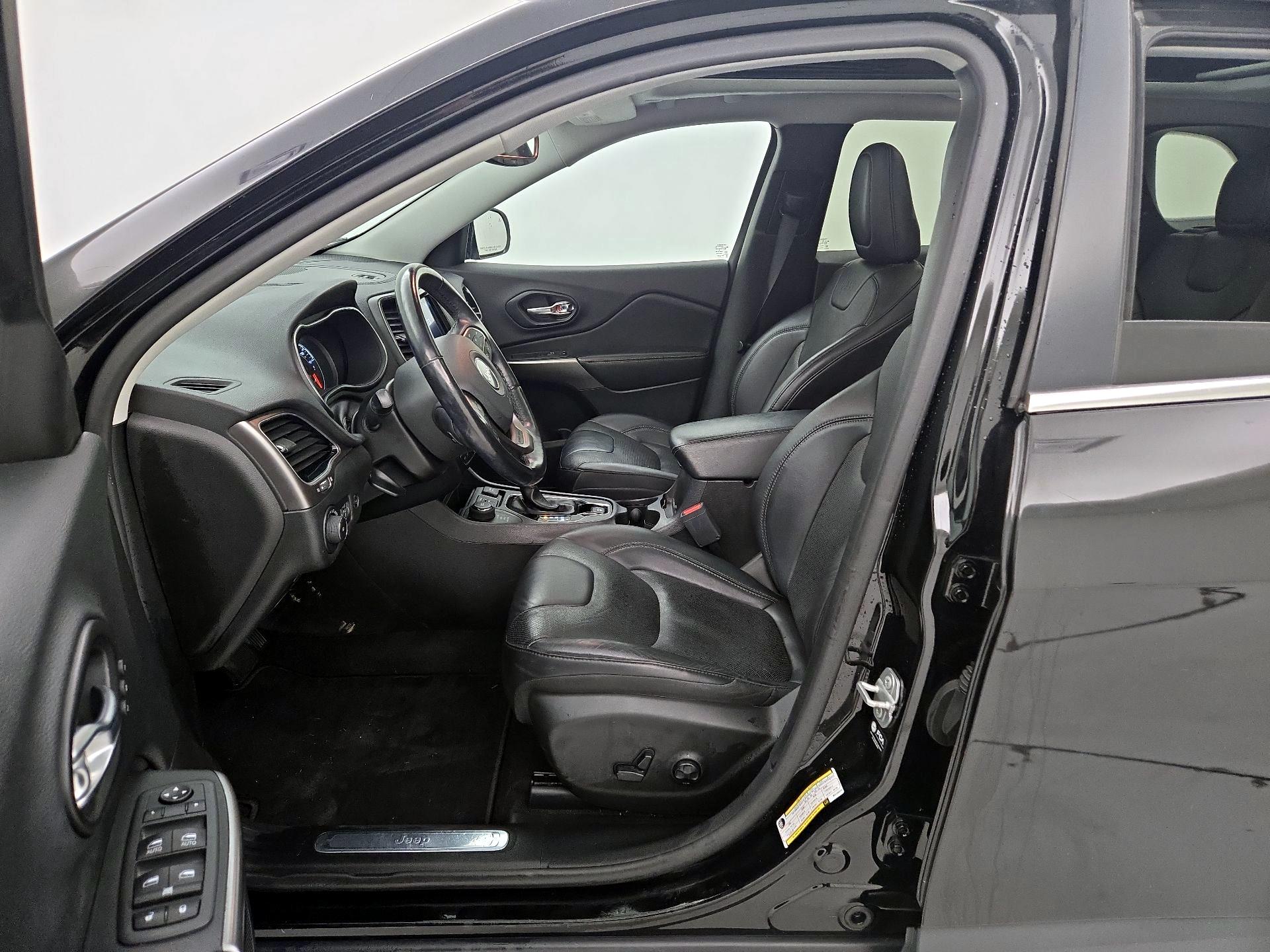 Thumbnail: 2021 Jeep Cherokee - 11