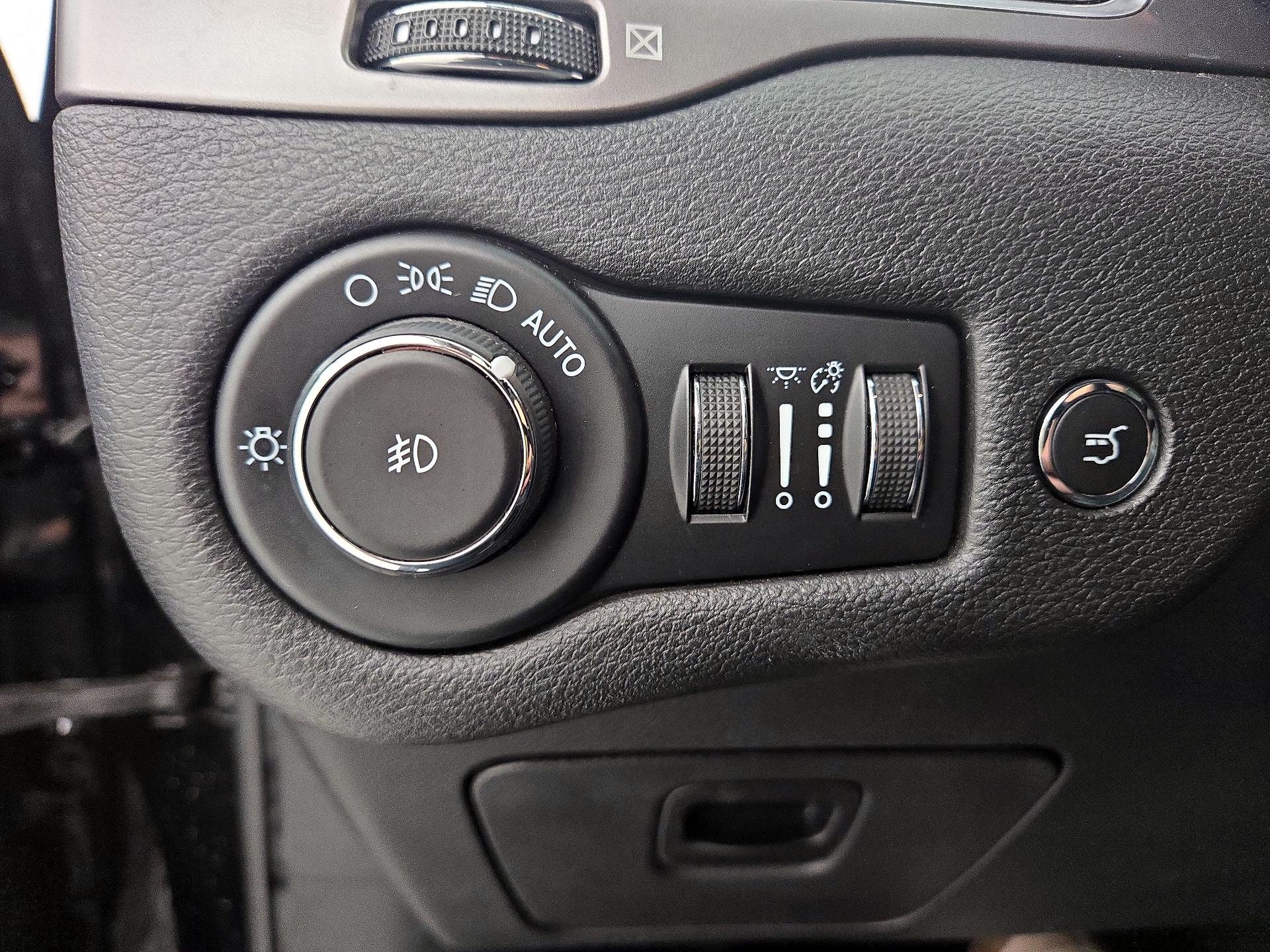 Thumbnail: 2021 Jeep Cherokee - 13