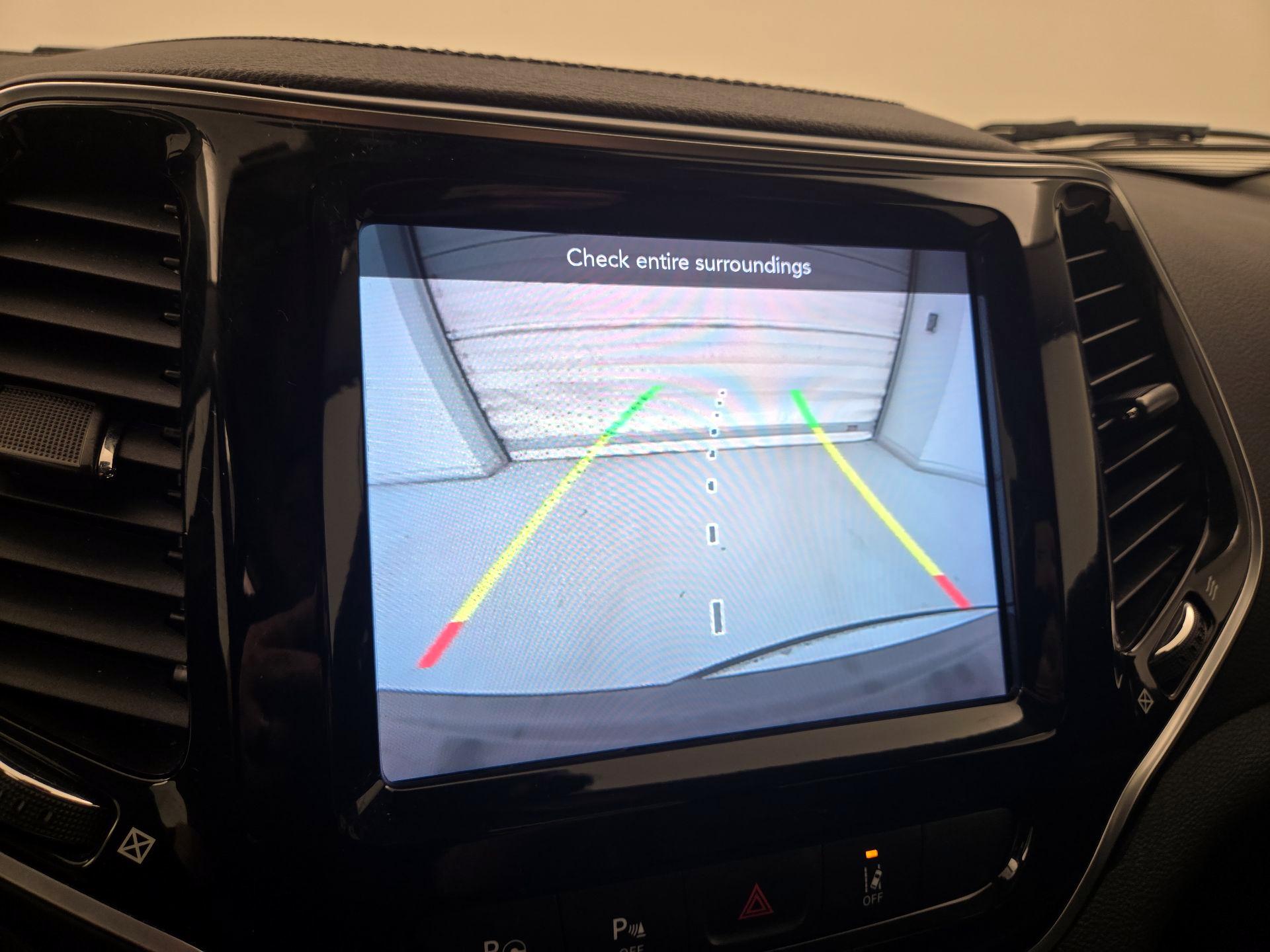 Thumbnail: 2021 Jeep Cherokee - 14