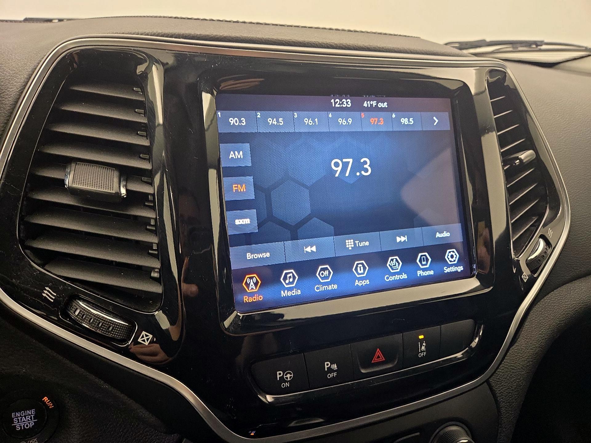 Thumbnail: 2021 Jeep Cherokee - 15