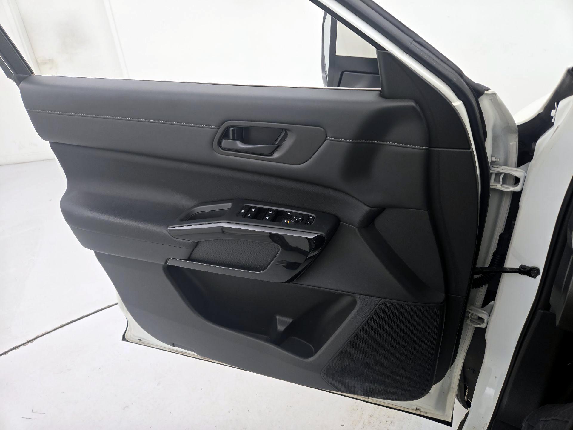 Thumbnail: 2023 Nissan Pathfinder - 12